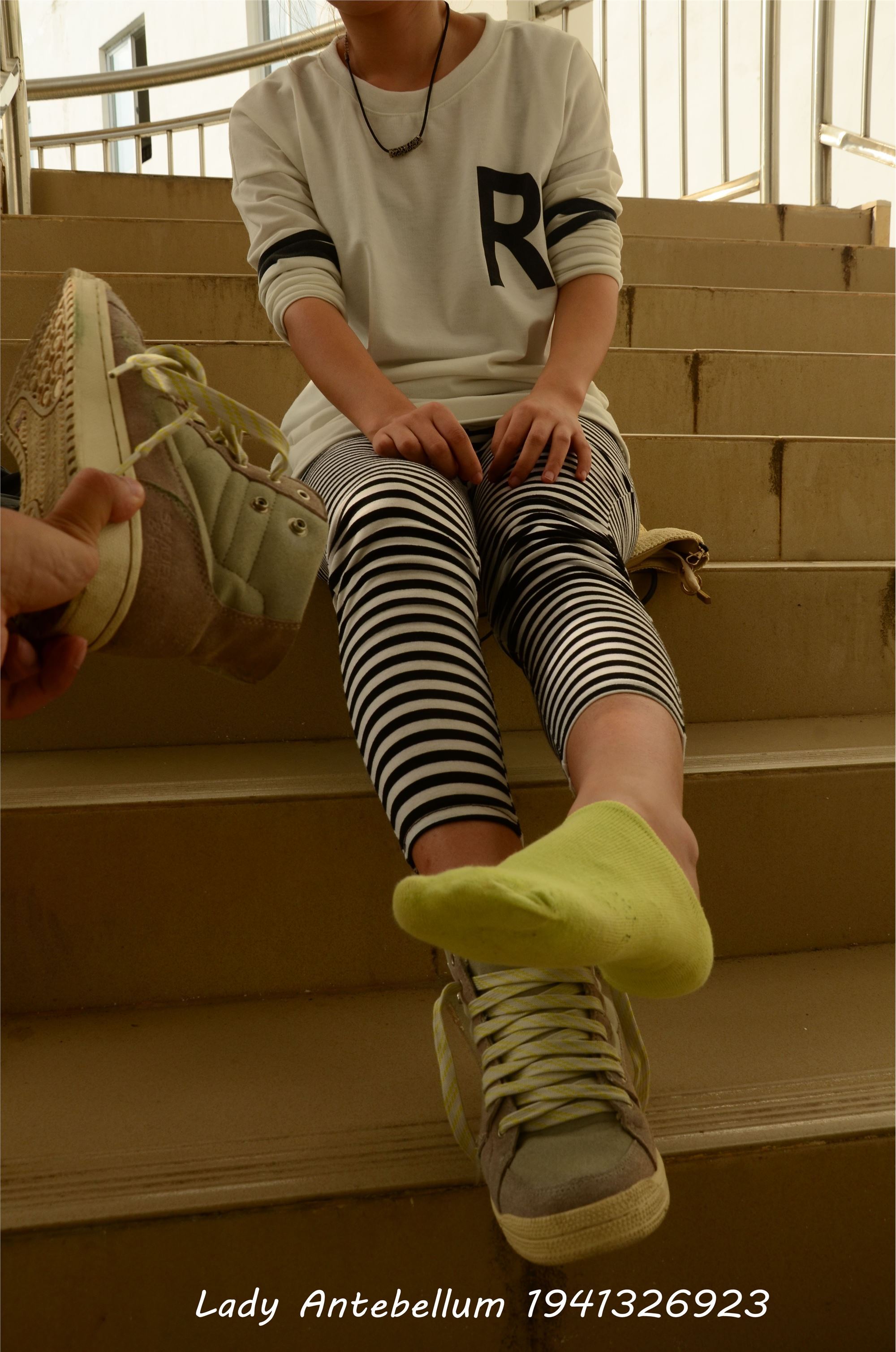 [战前女神] 恋足美腿棉袜女神级摄影套图 013