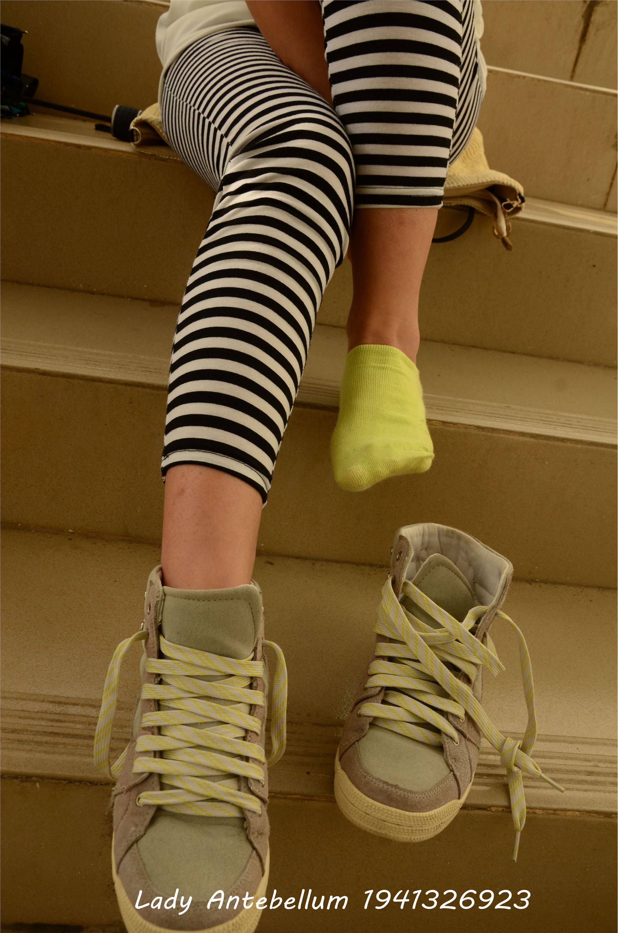 [战前女神] 恋足美腿棉袜女神级摄影套图 013