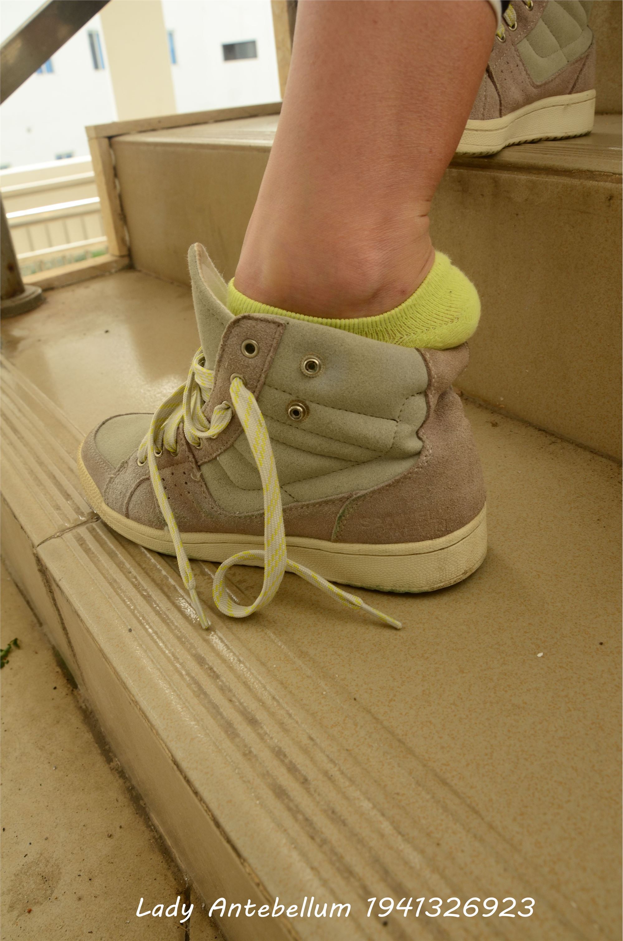 [战前女神] 恋足美腿棉袜女神级摄影套图 013