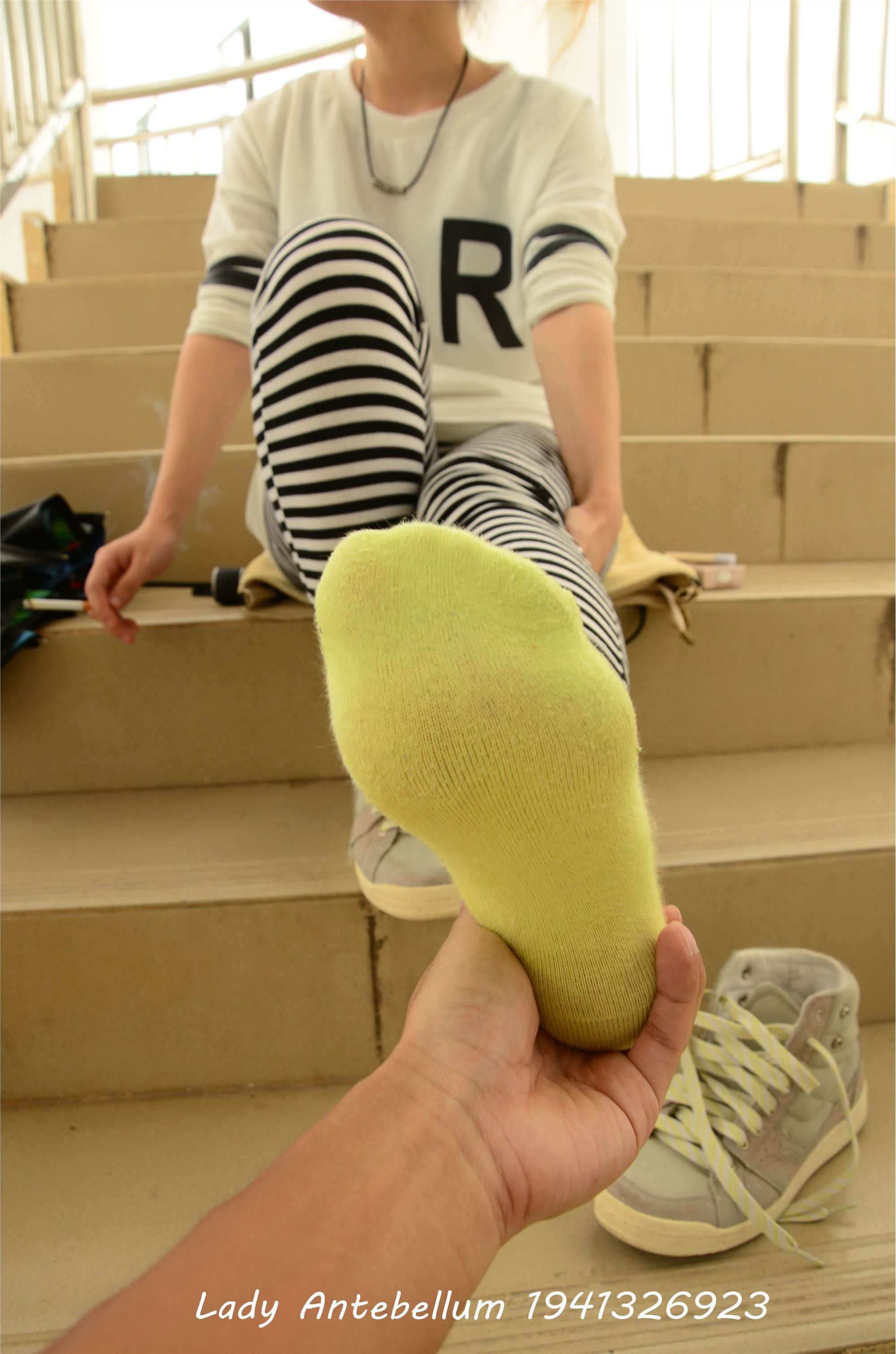 [战前女神] 恋足美腿棉袜女神级摄影套图 013