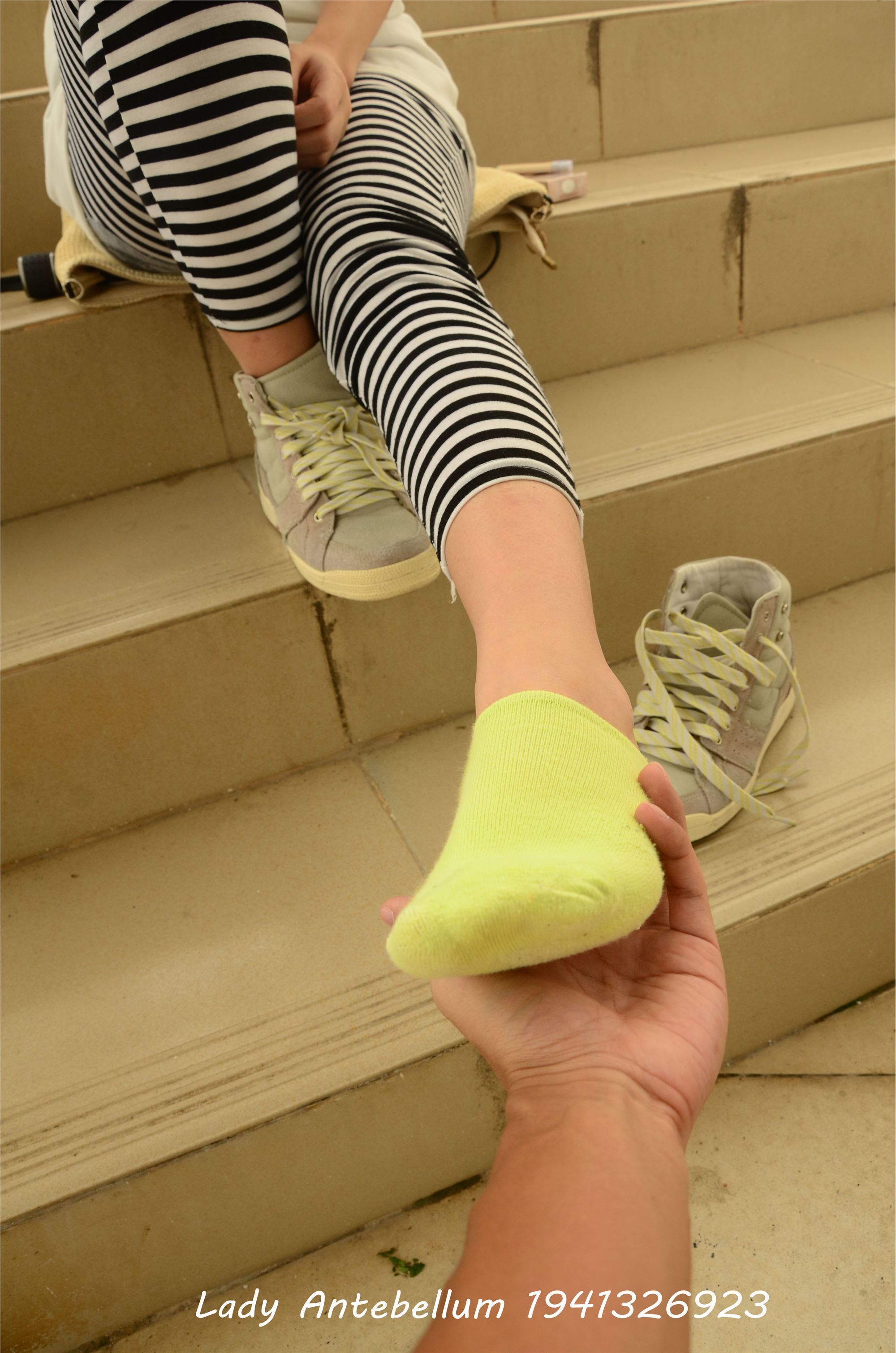 [战前女神] 恋足美腿棉袜女神级摄影套图 013