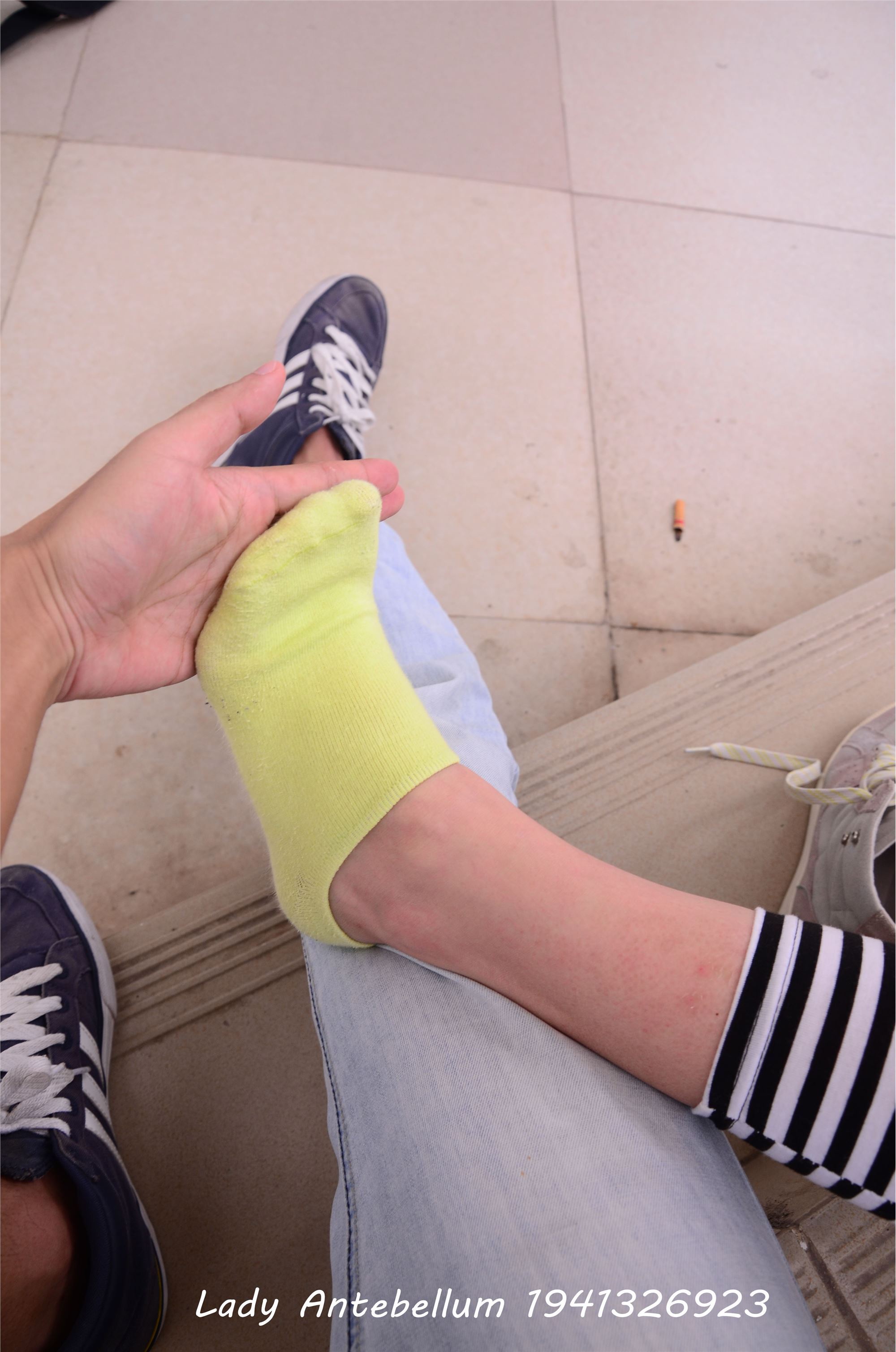 [战前女神] 恋足美腿棉袜女神级摄影套图 013