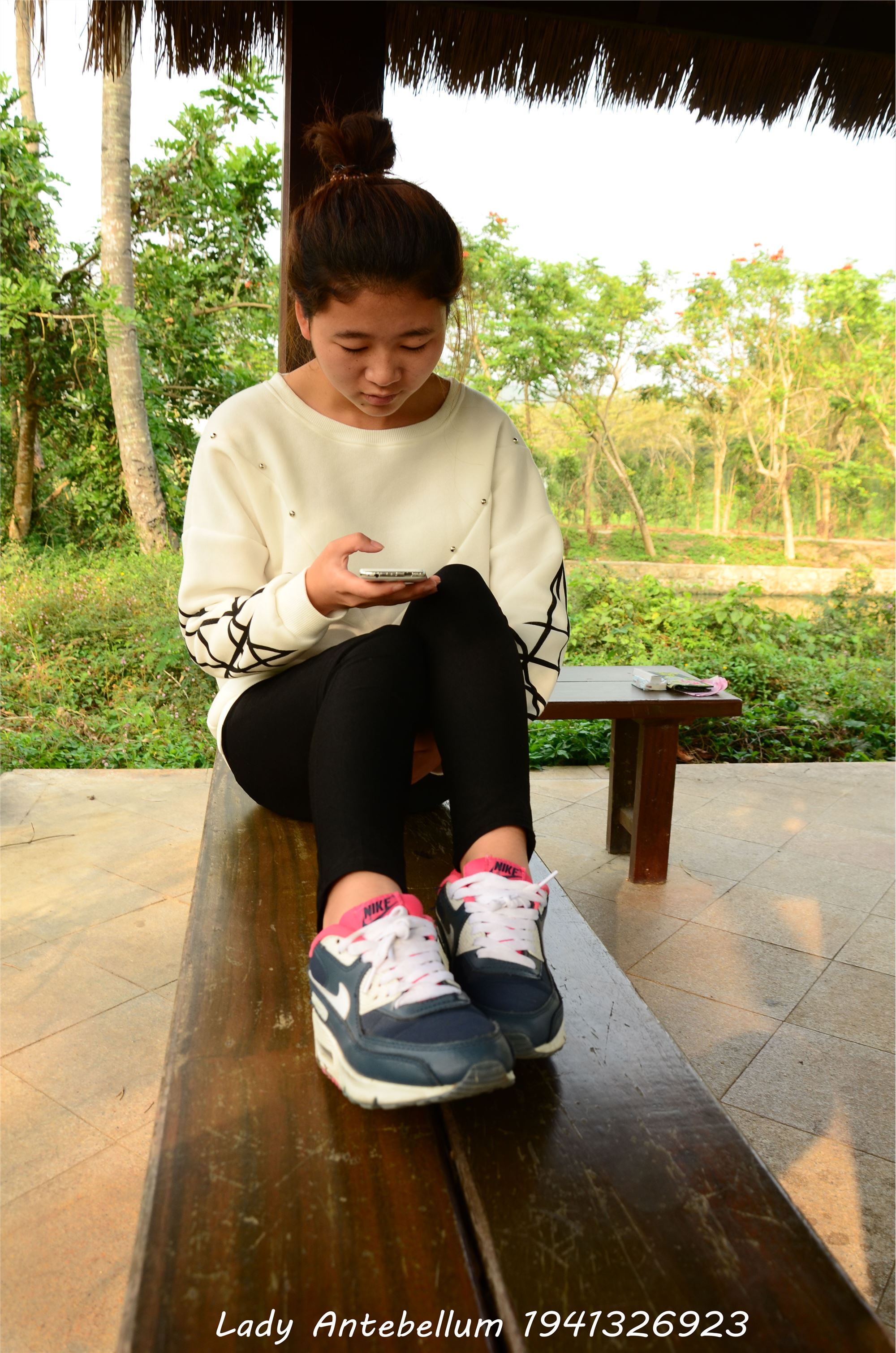 [战前女神] 恋足美腿棉袜女神级摄影套图 014