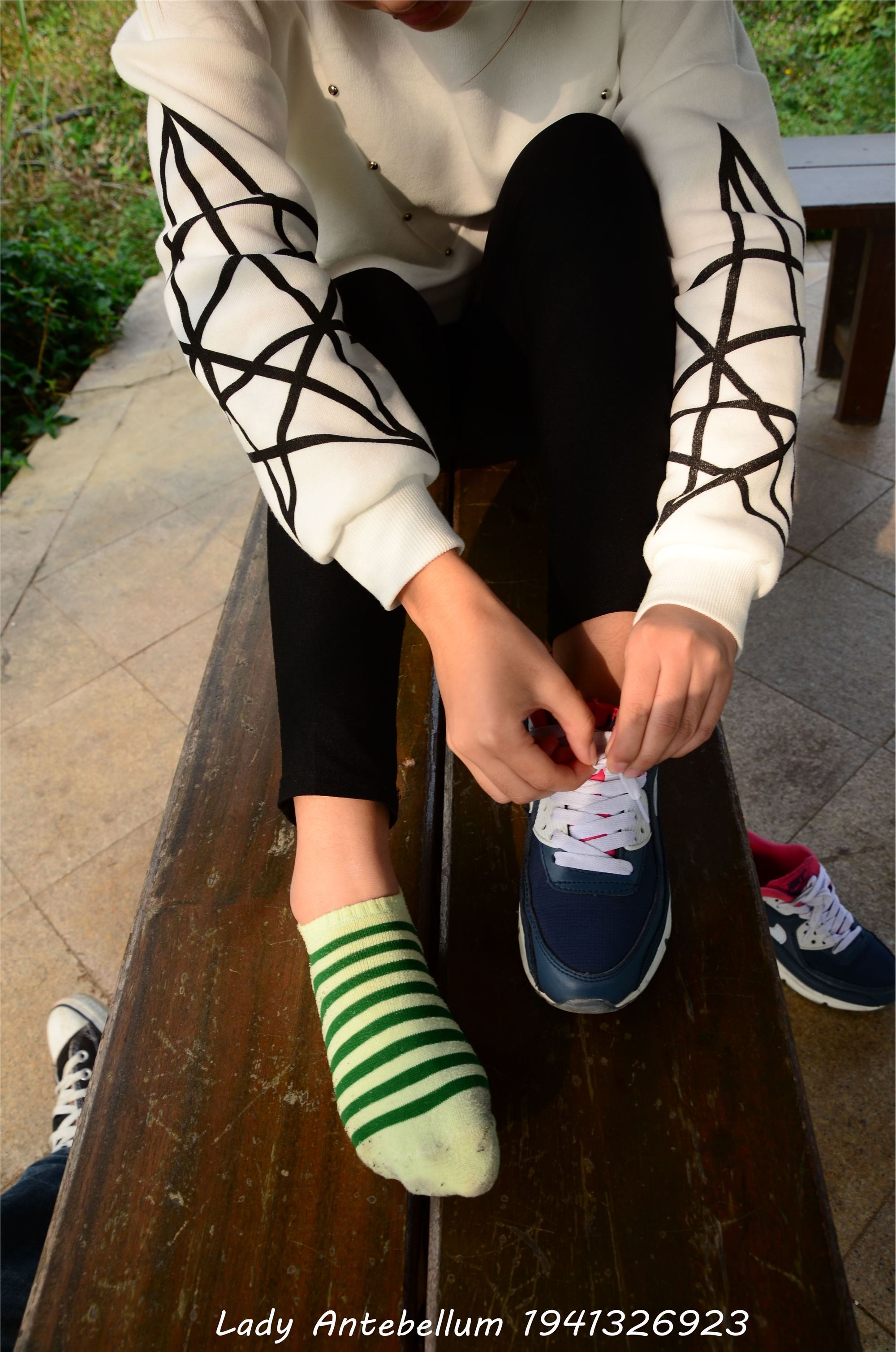 [战前女神] 恋足美腿棉袜女神级摄影套图 014