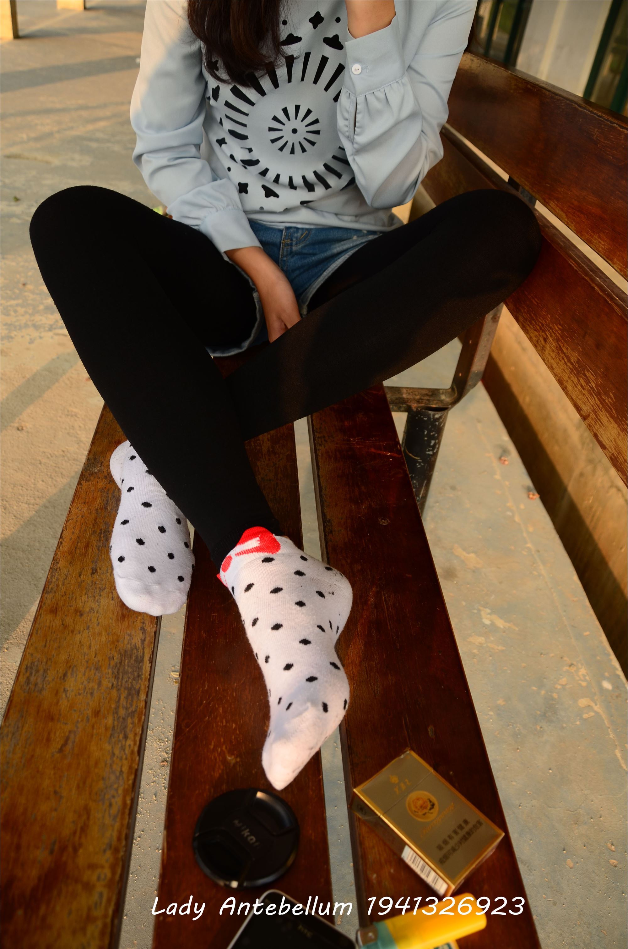 [战前女神] 恋足美腿棉袜女神级摄影套图 015