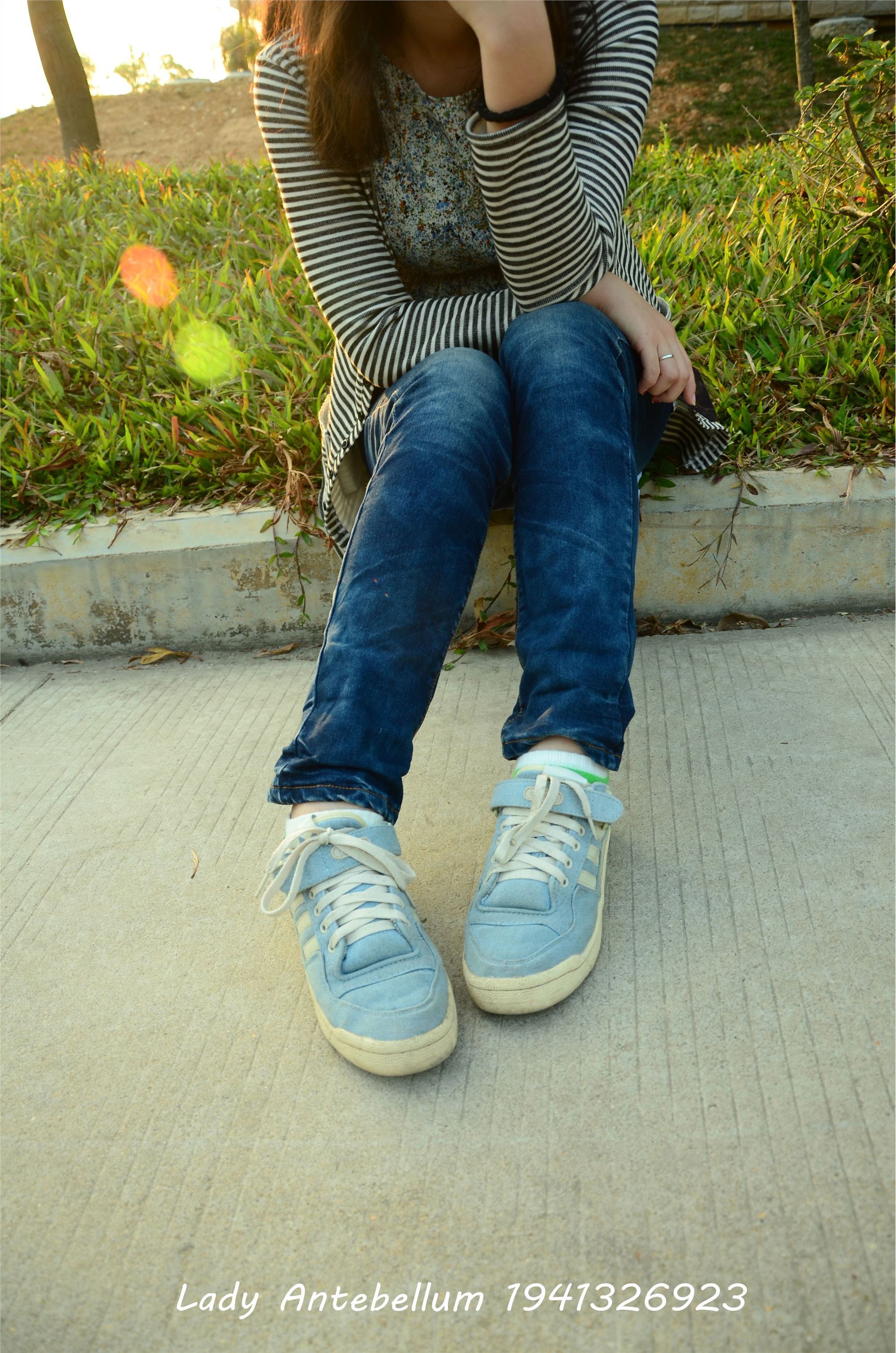 [战前女神] 恋足美腿棉袜女神级摄影套图 016