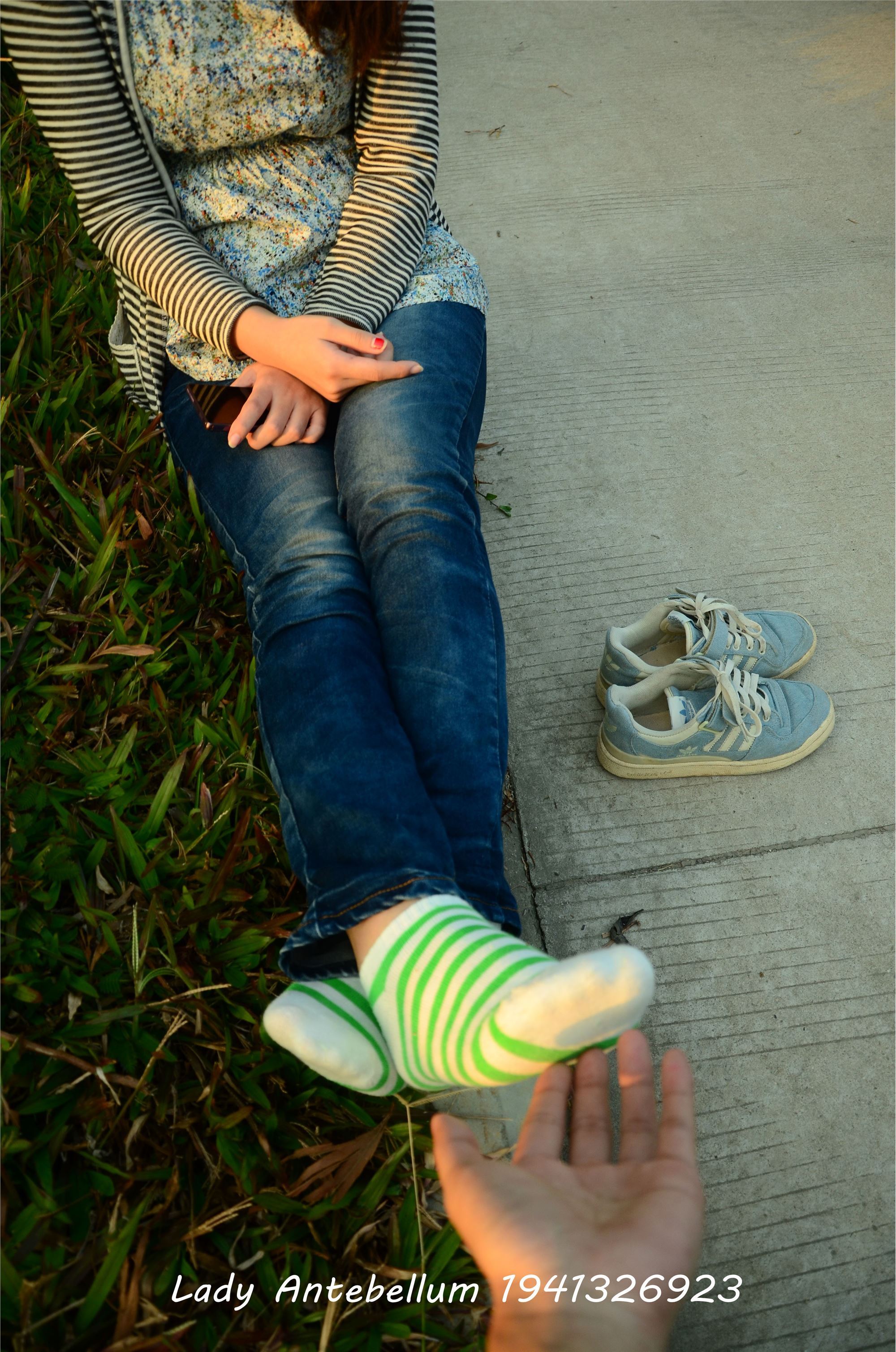 [战前女神] 恋足美腿棉袜女神级摄影套图 016