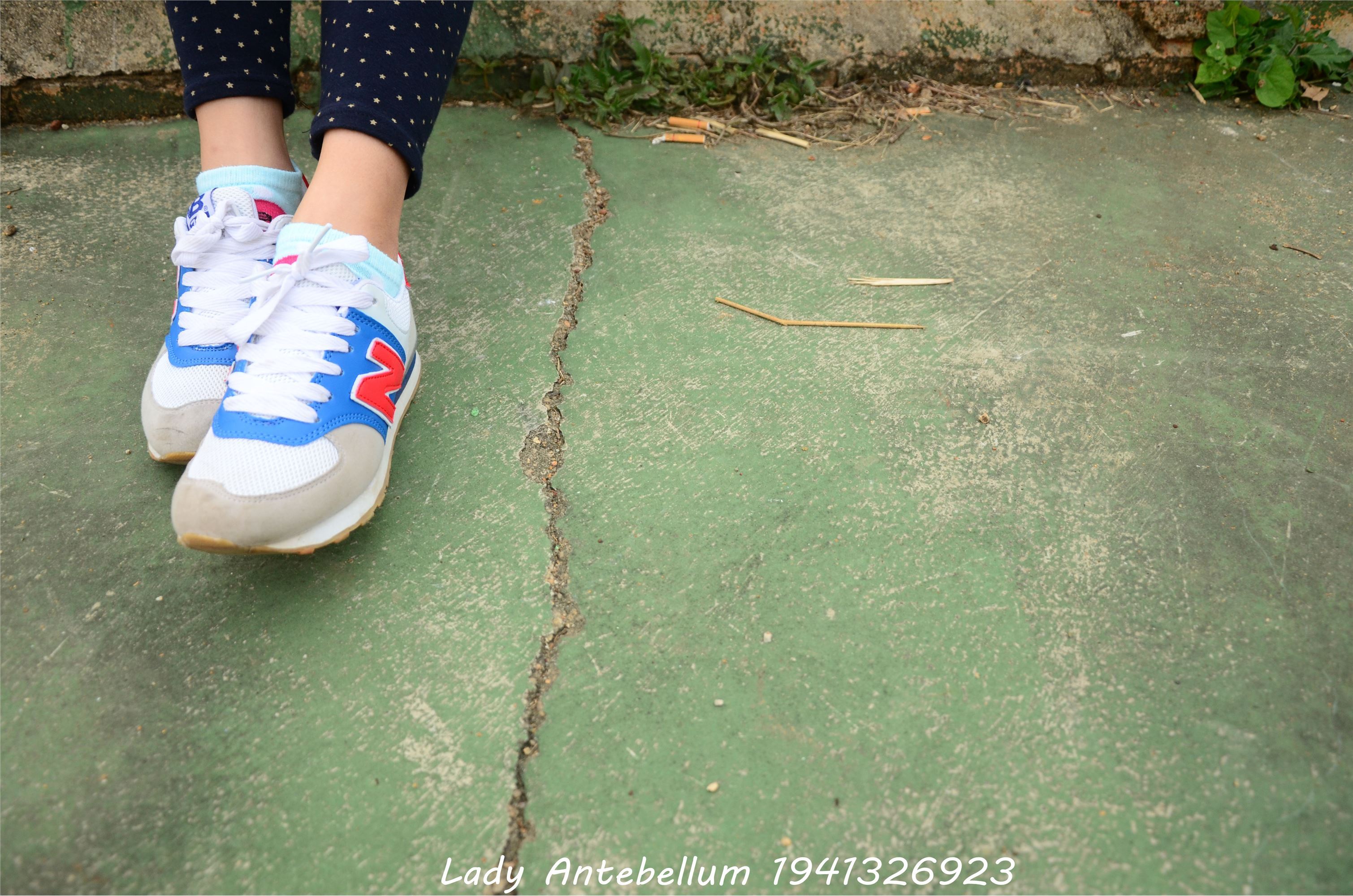 [战前女神] 恋足美腿棉袜女神级摄影套图 018