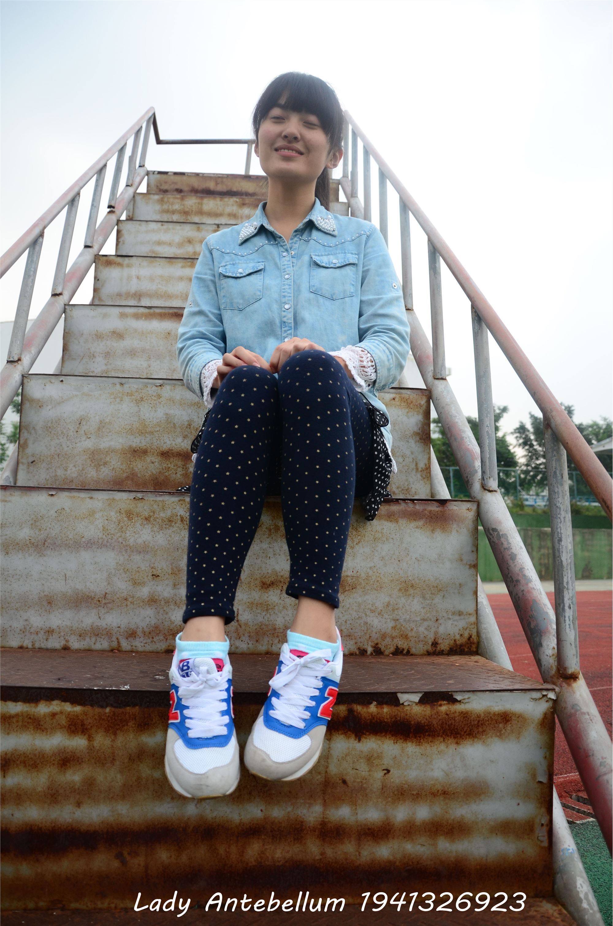 [战前女神] 恋足美腿棉袜女神级摄影套图 018