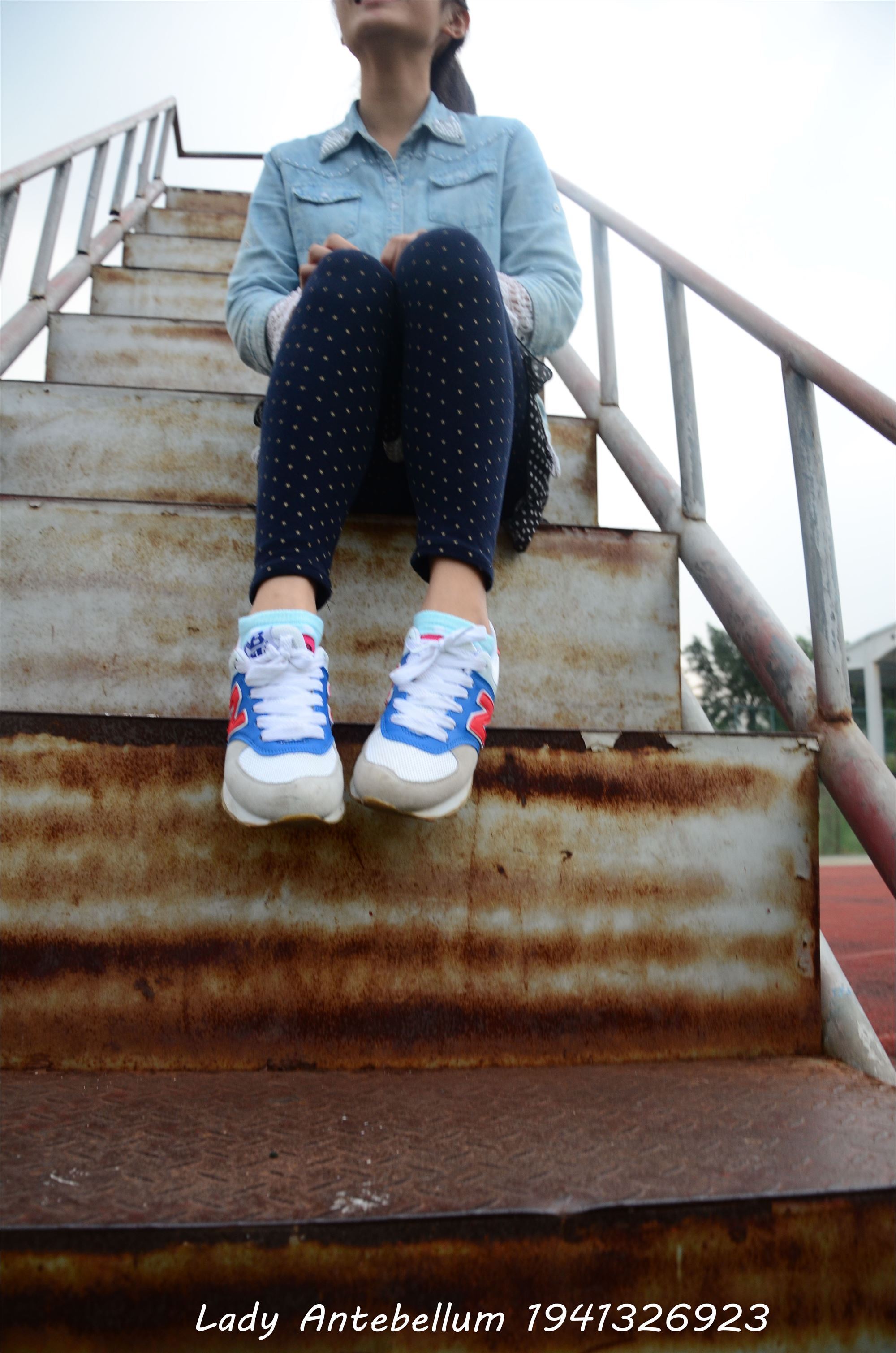 [战前女神] 恋足美腿棉袜女神级摄影套图 018