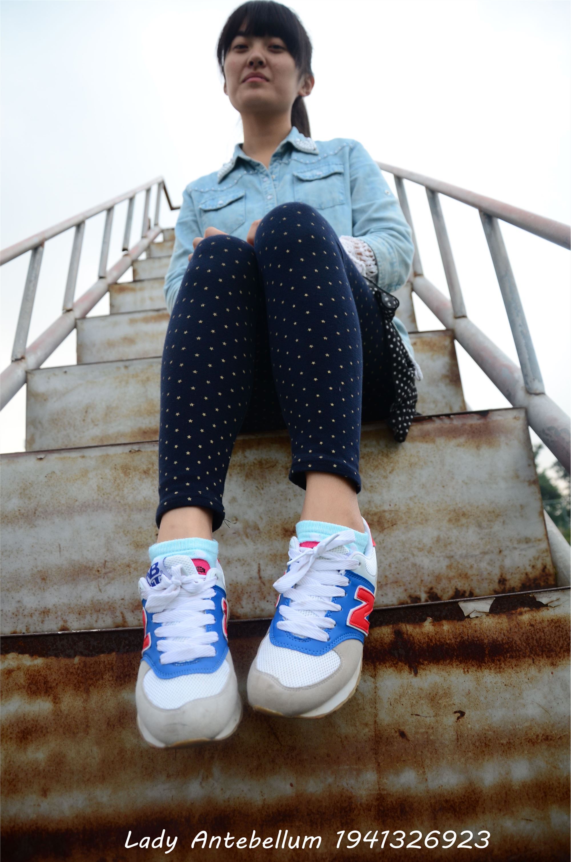 [战前女神] 恋足美腿棉袜女神级摄影套图 018