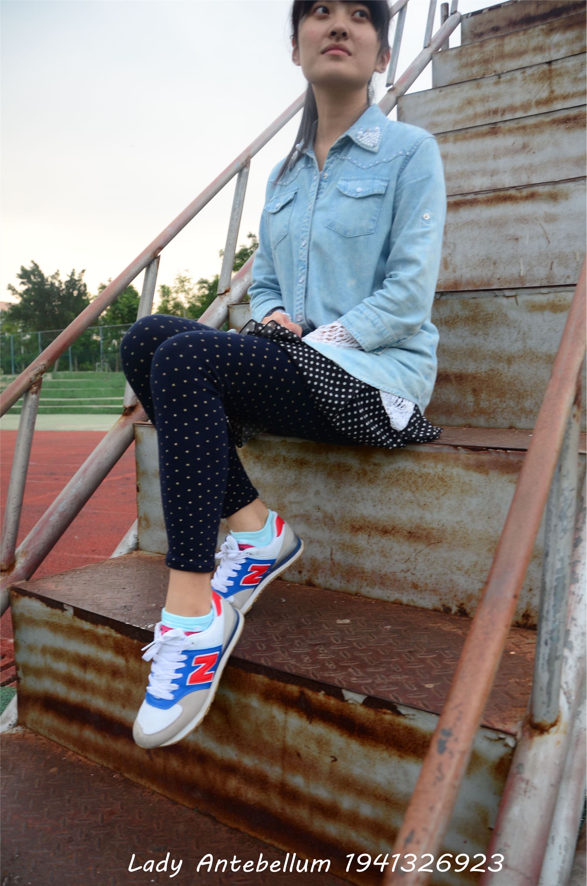 [战前女神] 恋足美腿棉袜女神级摄影套图 018