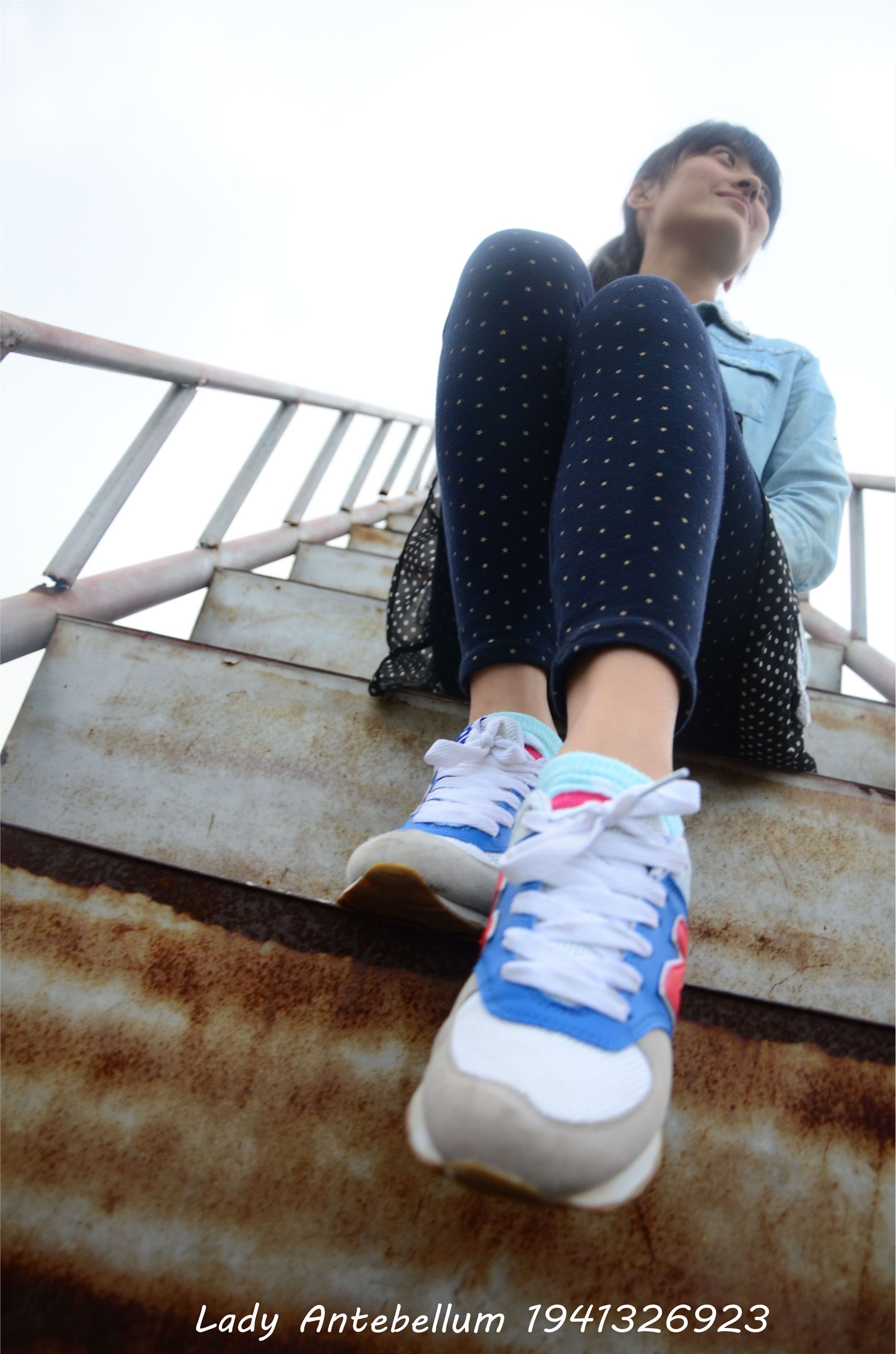 [战前女神] 恋足美腿棉袜女神级摄影套图 018