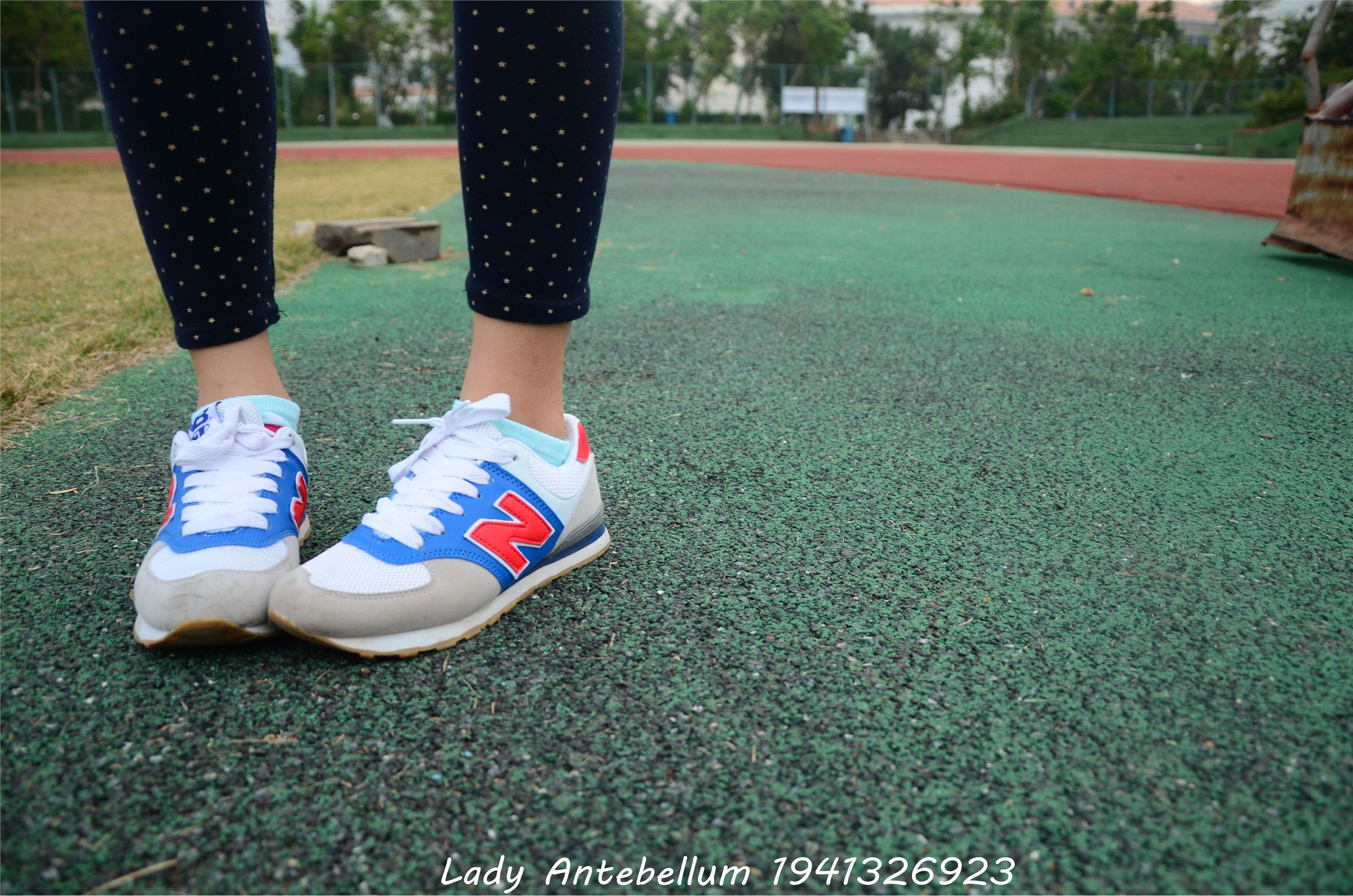 [战前女神] 恋足美腿棉袜女神级摄影套图 018