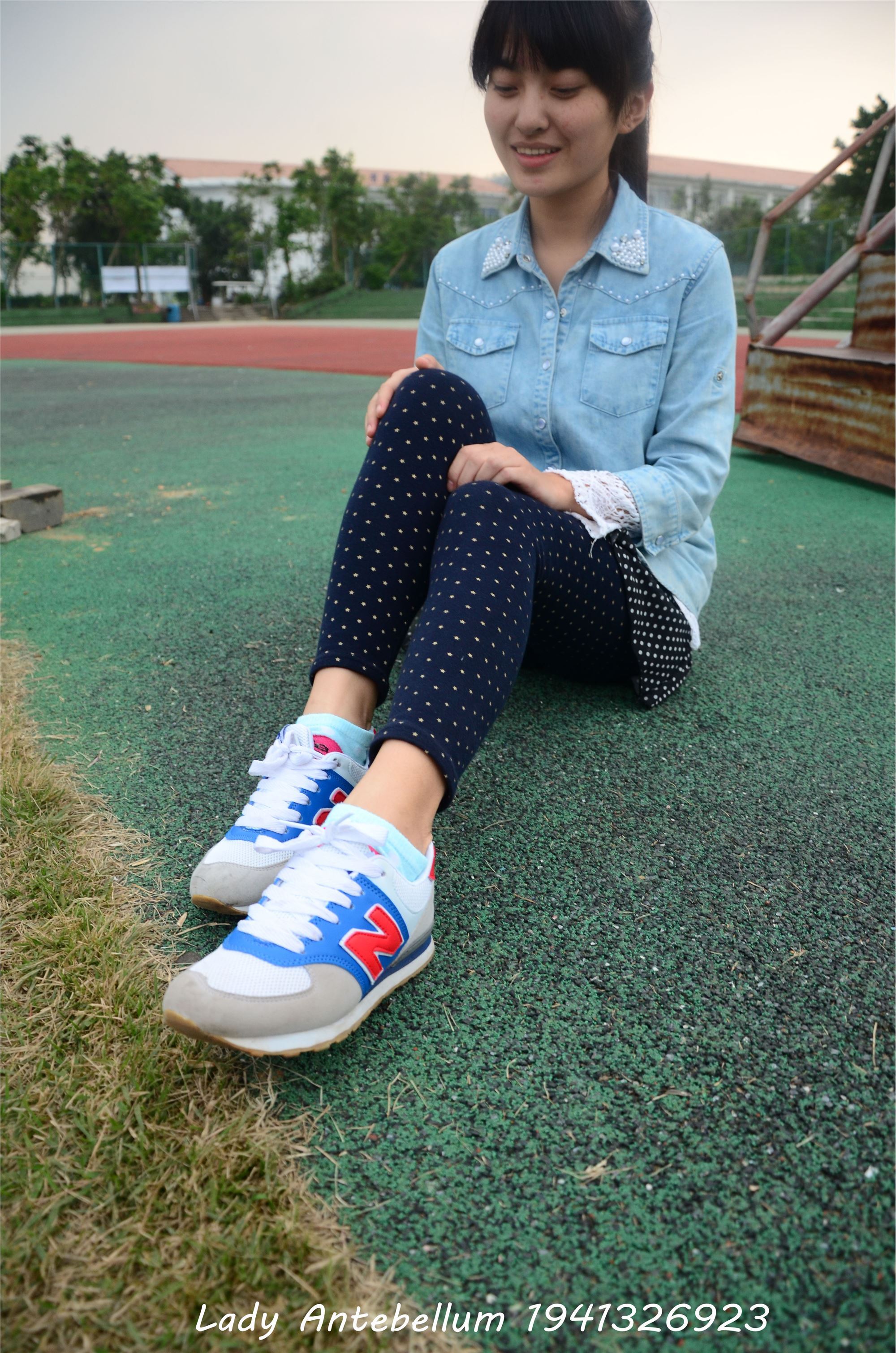 [战前女神] 恋足美腿棉袜女神级摄影套图 018