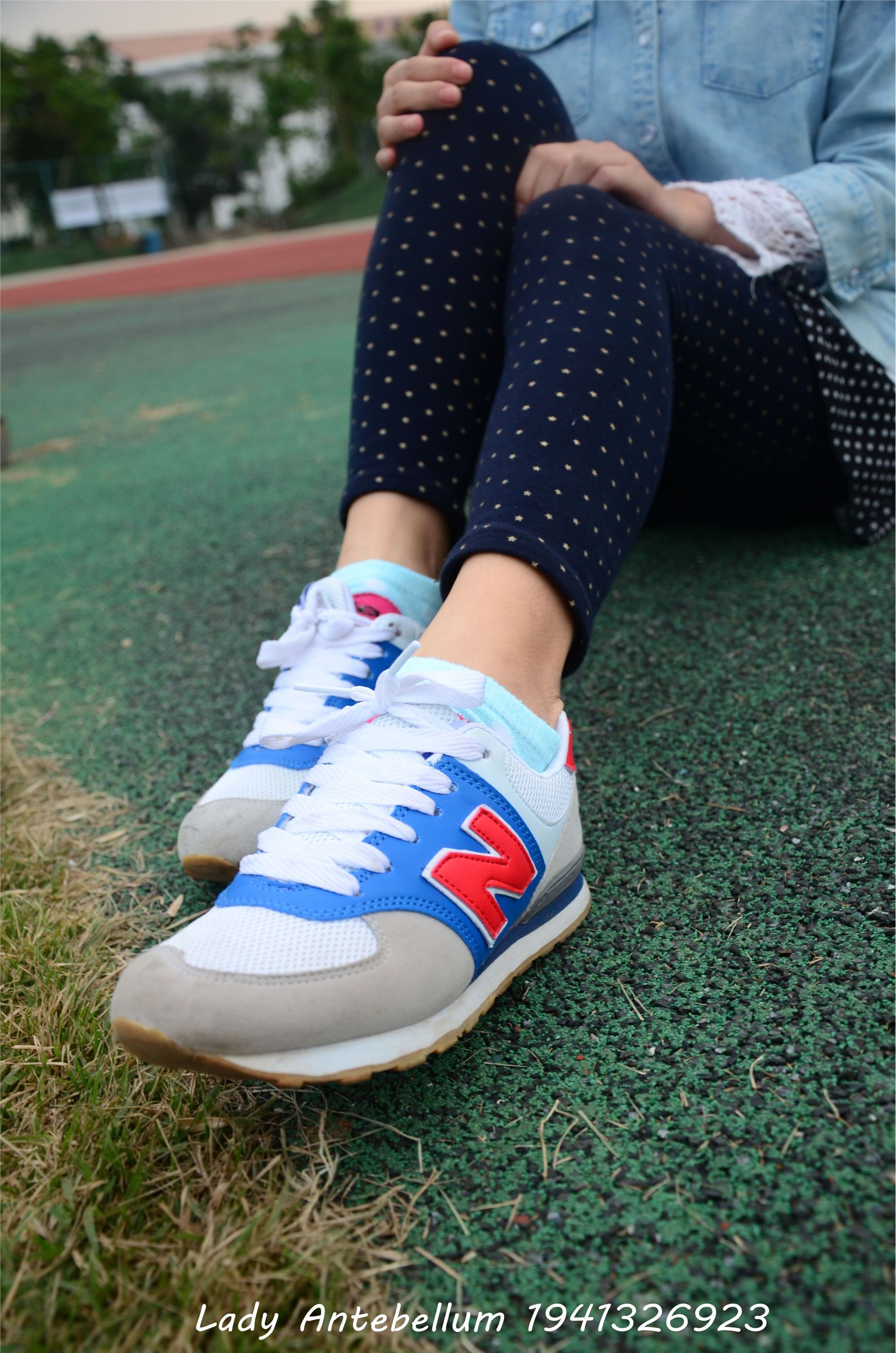 [战前女神] 恋足美腿棉袜女神级摄影套图 018