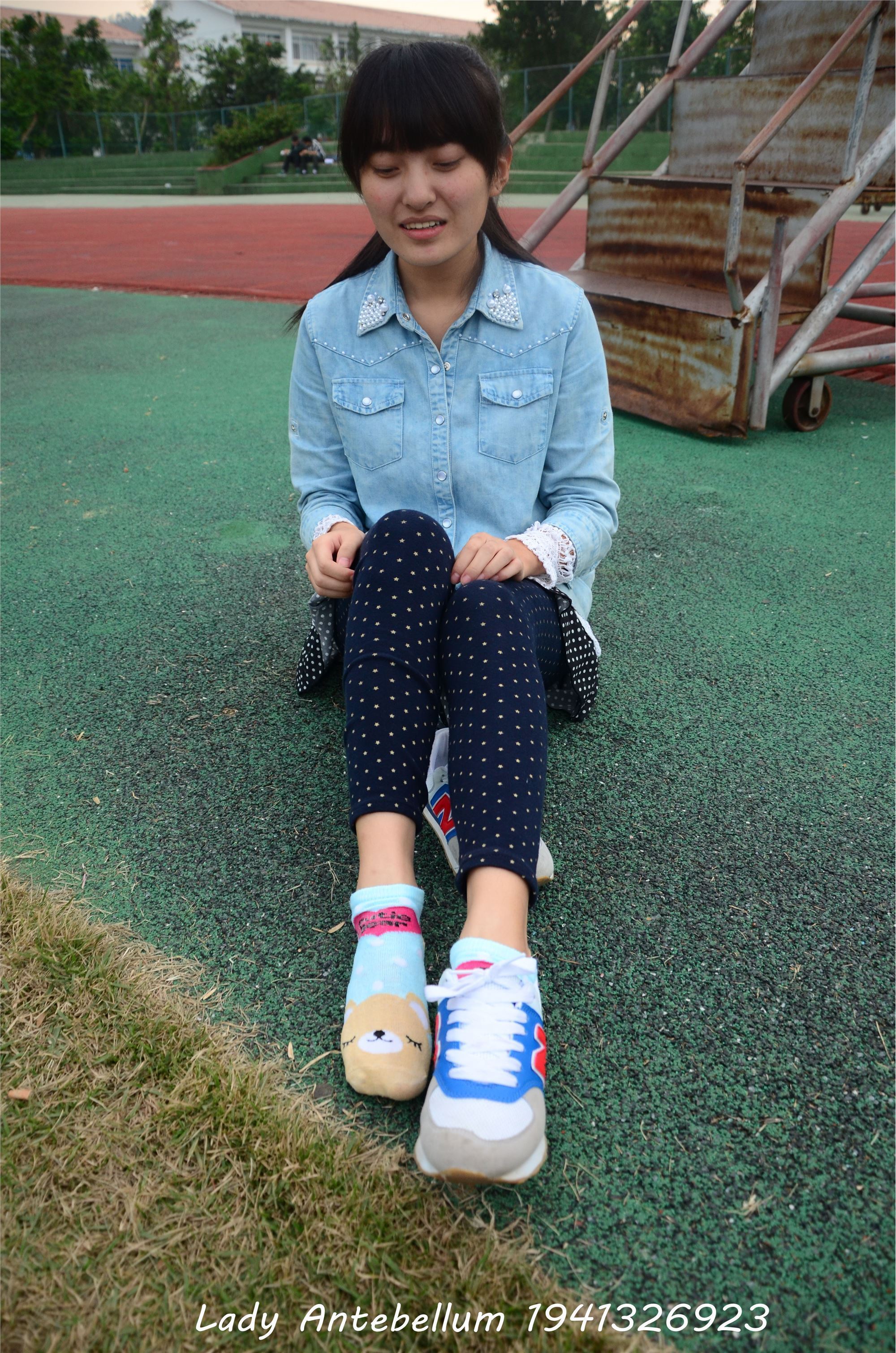 [战前女神] 恋足美腿棉袜女神级摄影套图 018