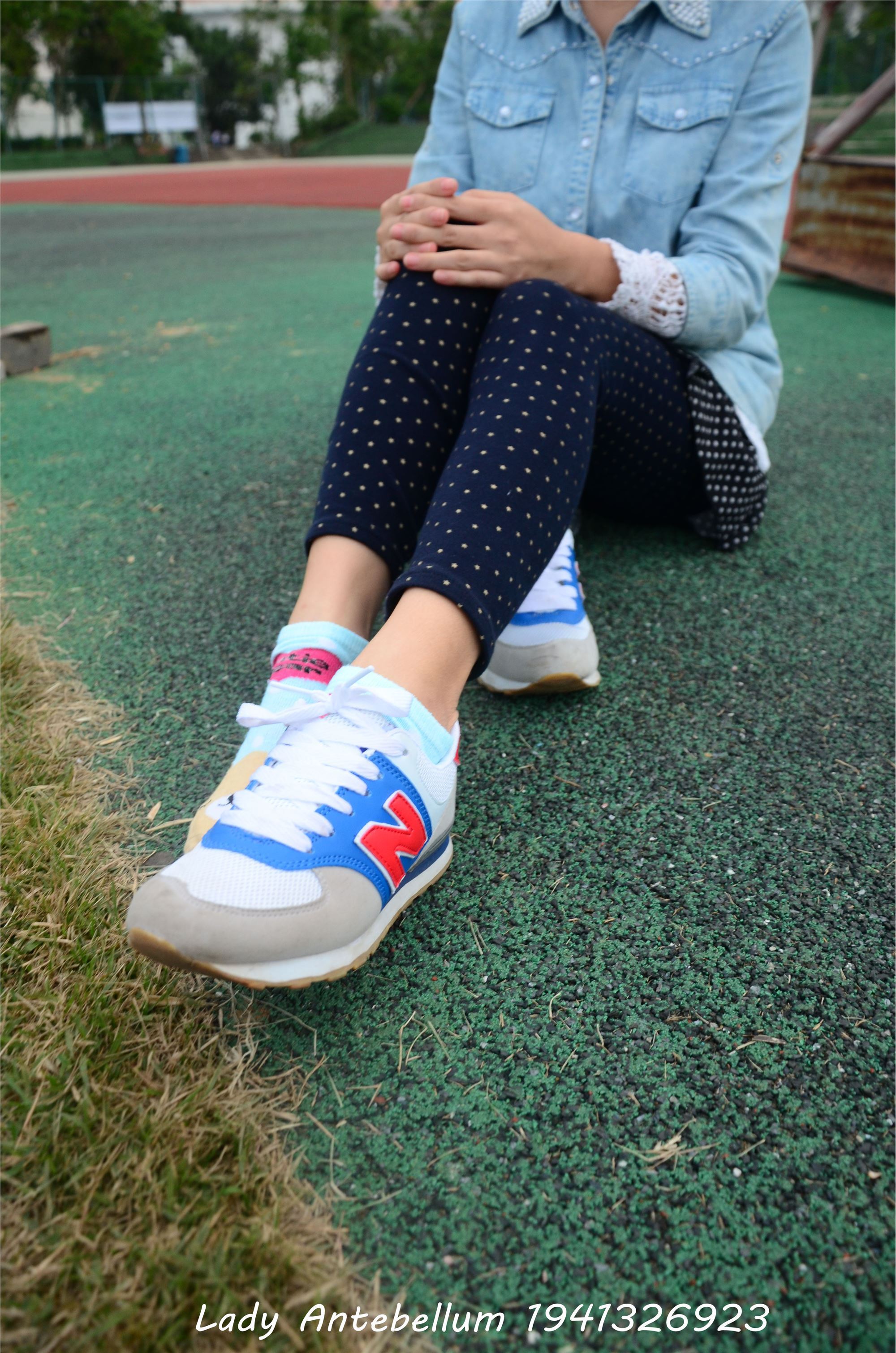 [战前女神] 恋足美腿棉袜女神级摄影套图 018