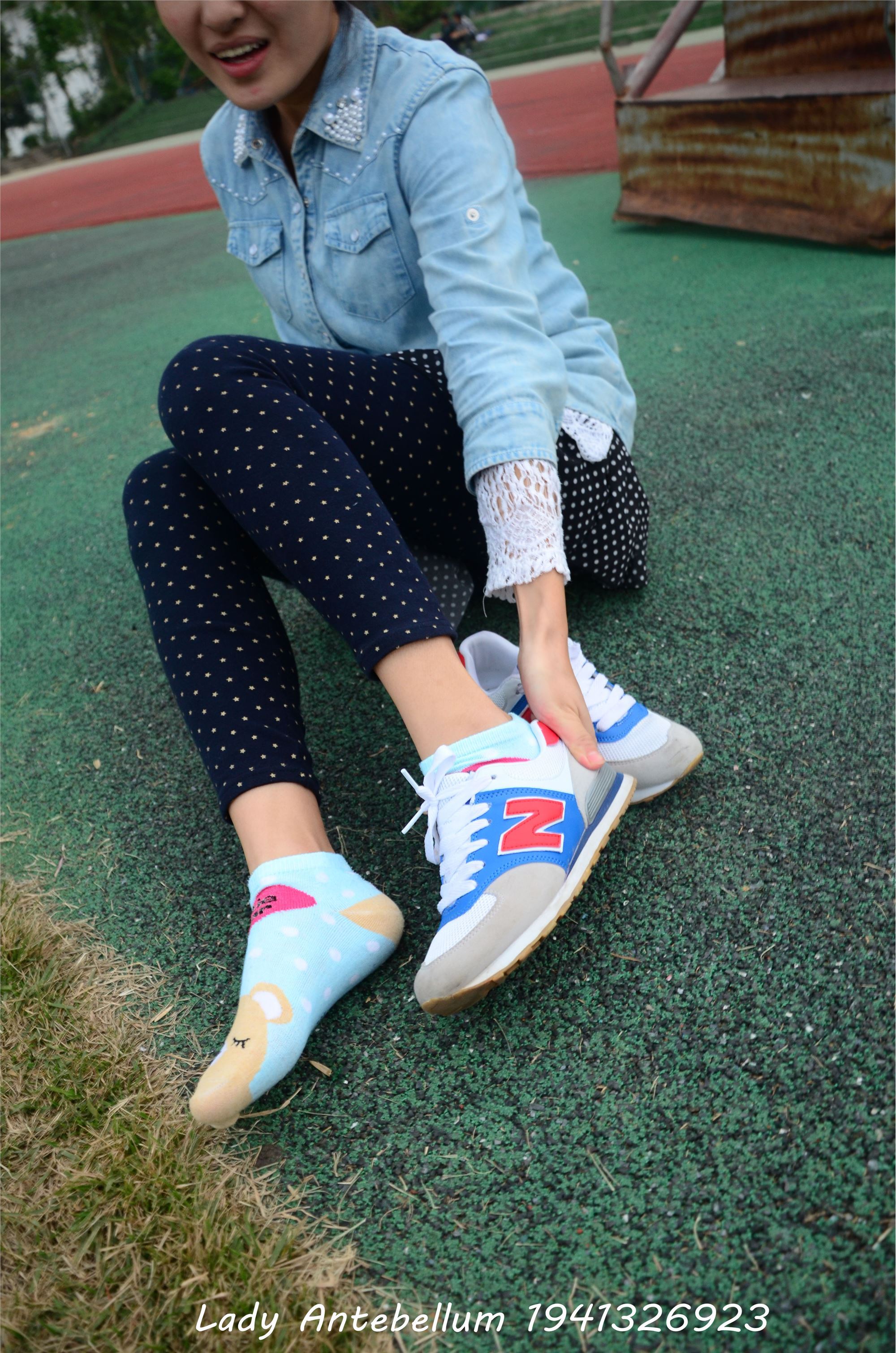 [战前女神] 恋足美腿棉袜女神级摄影套图 018