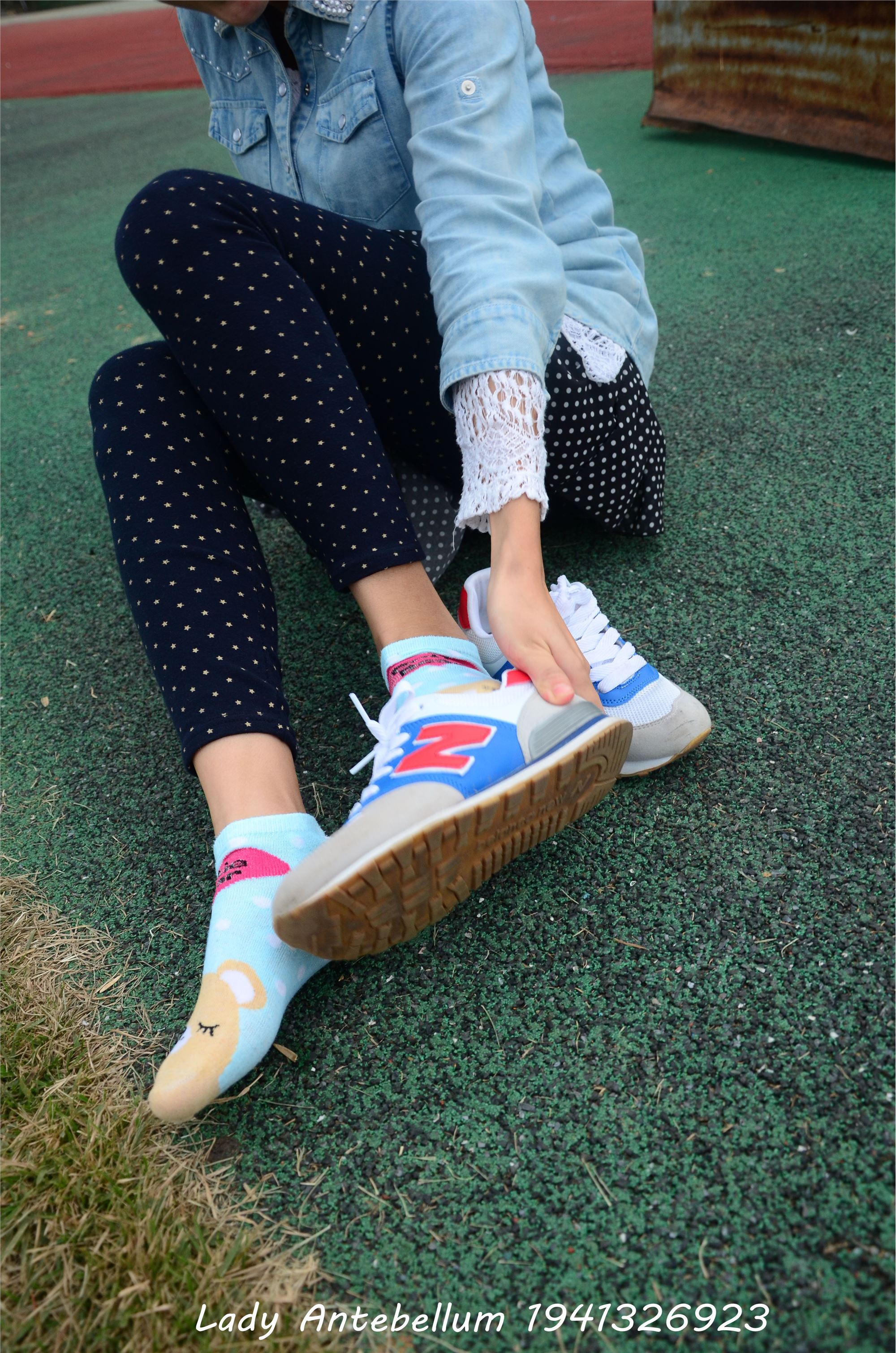 [战前女神] 恋足美腿棉袜女神级摄影套图 018