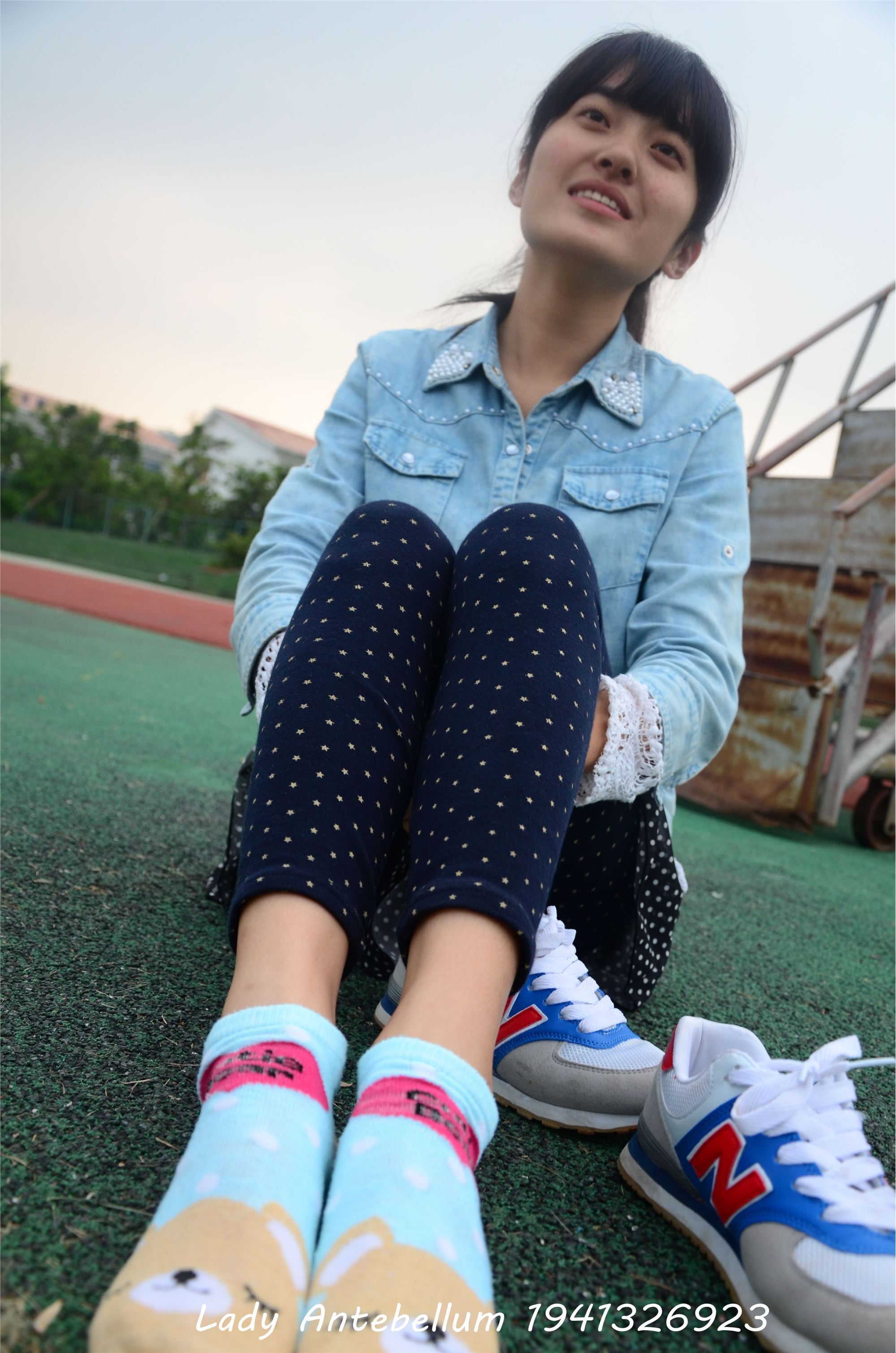 [战前女神] 恋足美腿棉袜女神级摄影套图 018