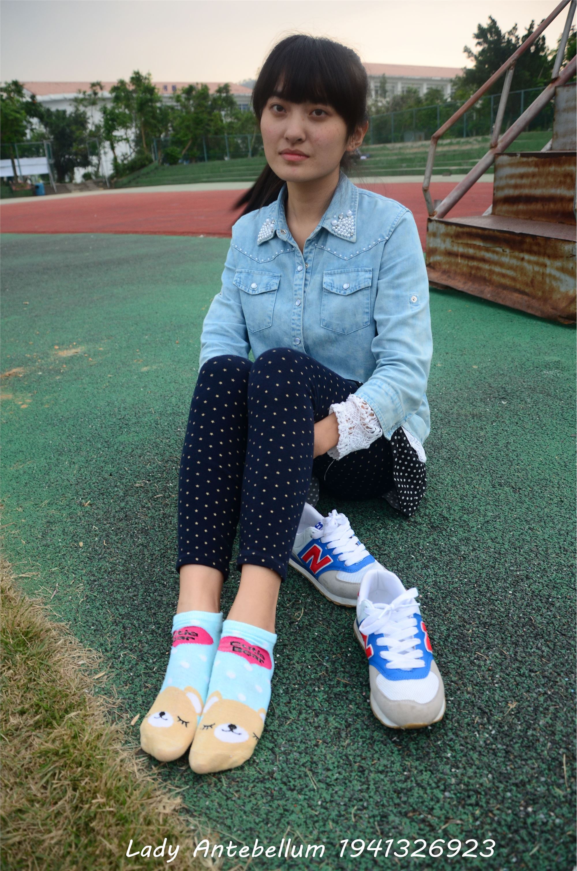 [战前女神] 恋足美腿棉袜女神级摄影套图 018