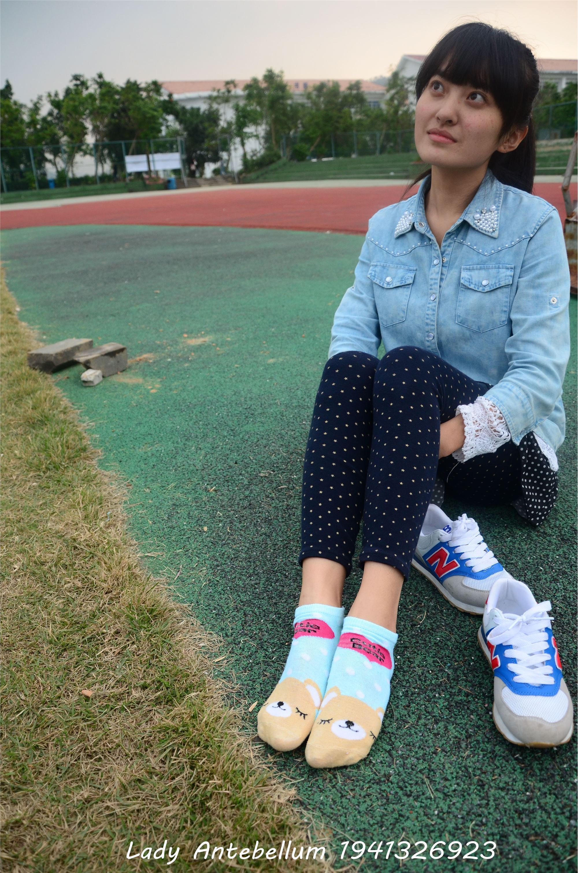 [战前女神] 恋足美腿棉袜女神级摄影套图 018