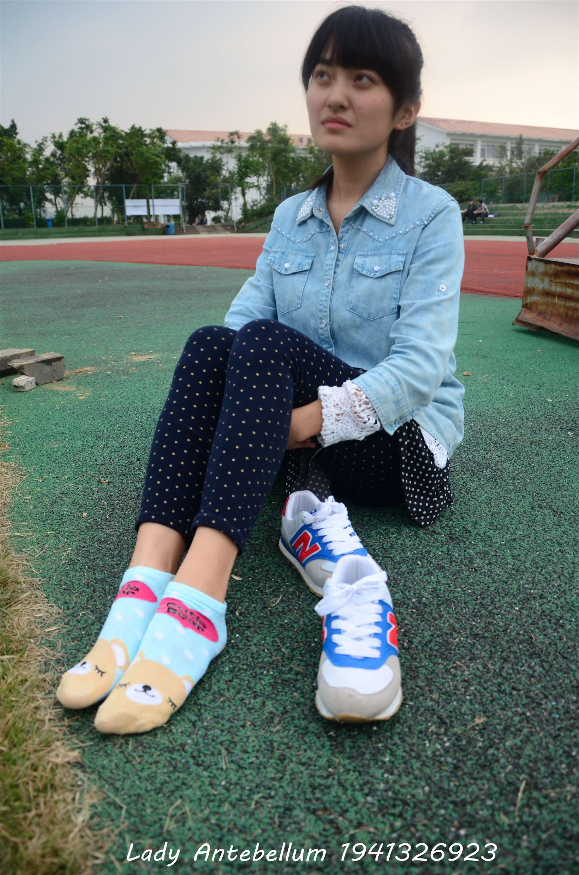 [战前女神] 恋足美腿棉袜女神级摄影套图 018