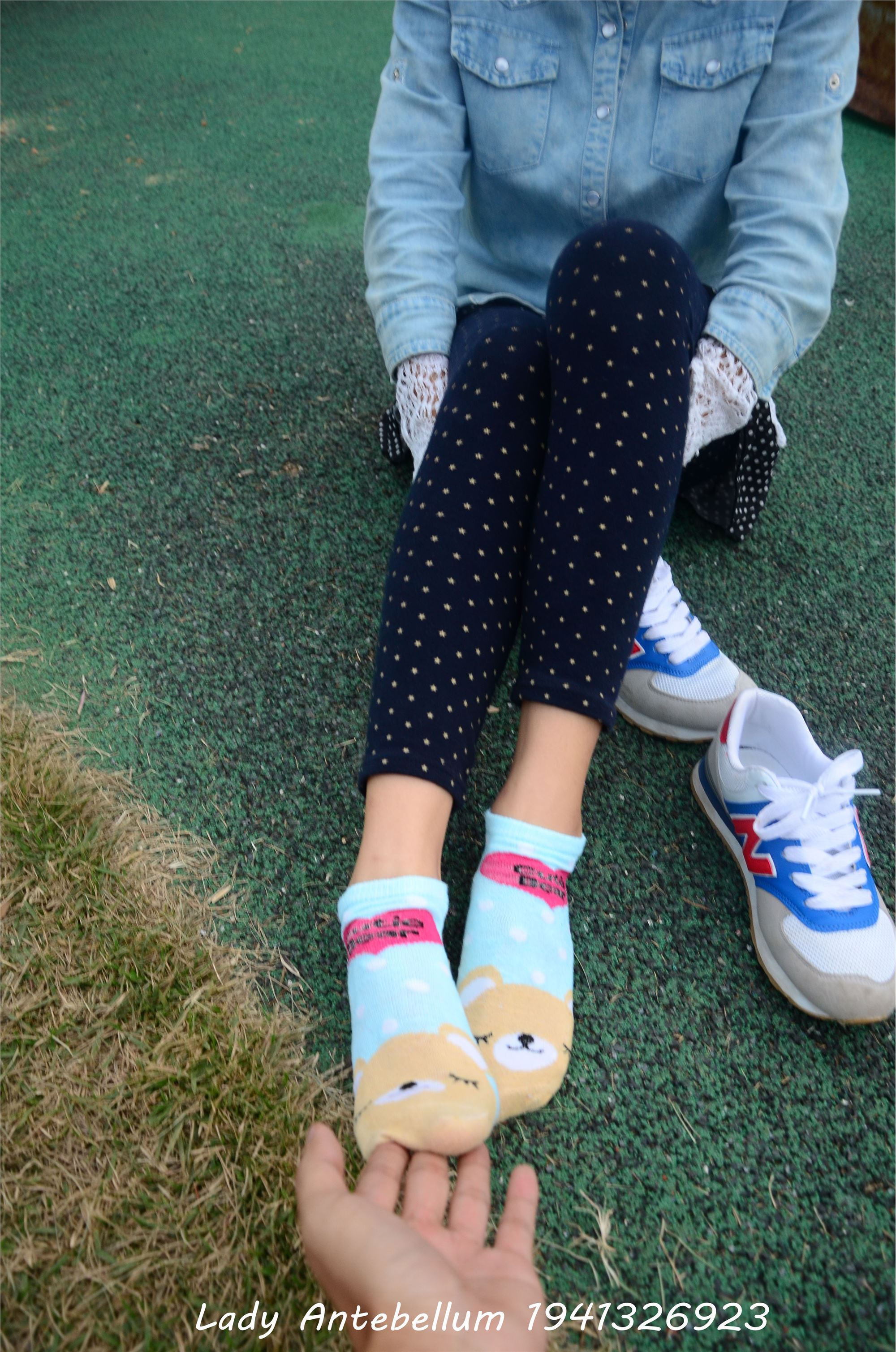 [战前女神] 恋足美腿棉袜女神级摄影套图 018