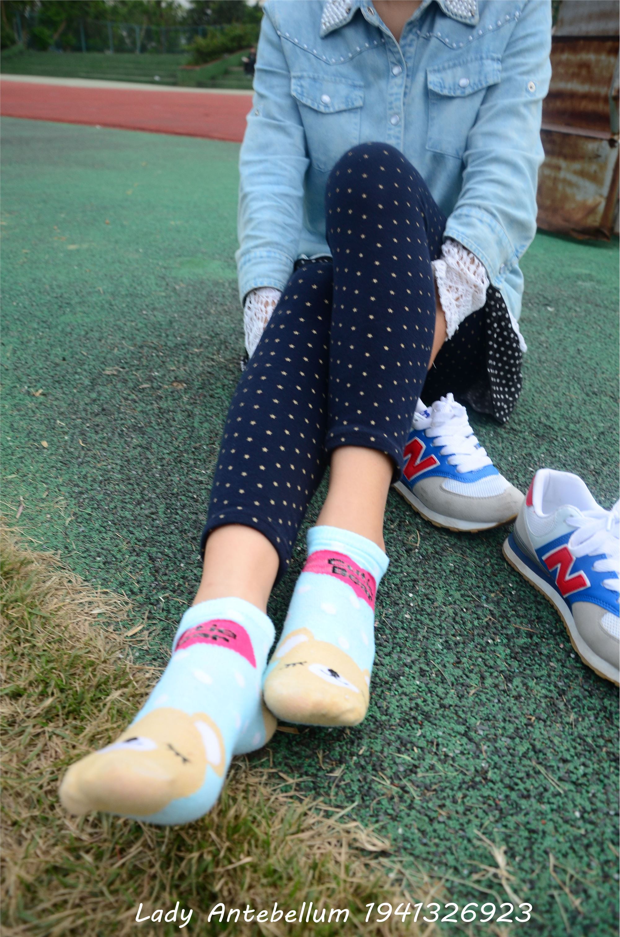 [战前女神] 恋足美腿棉袜女神级摄影套图 018