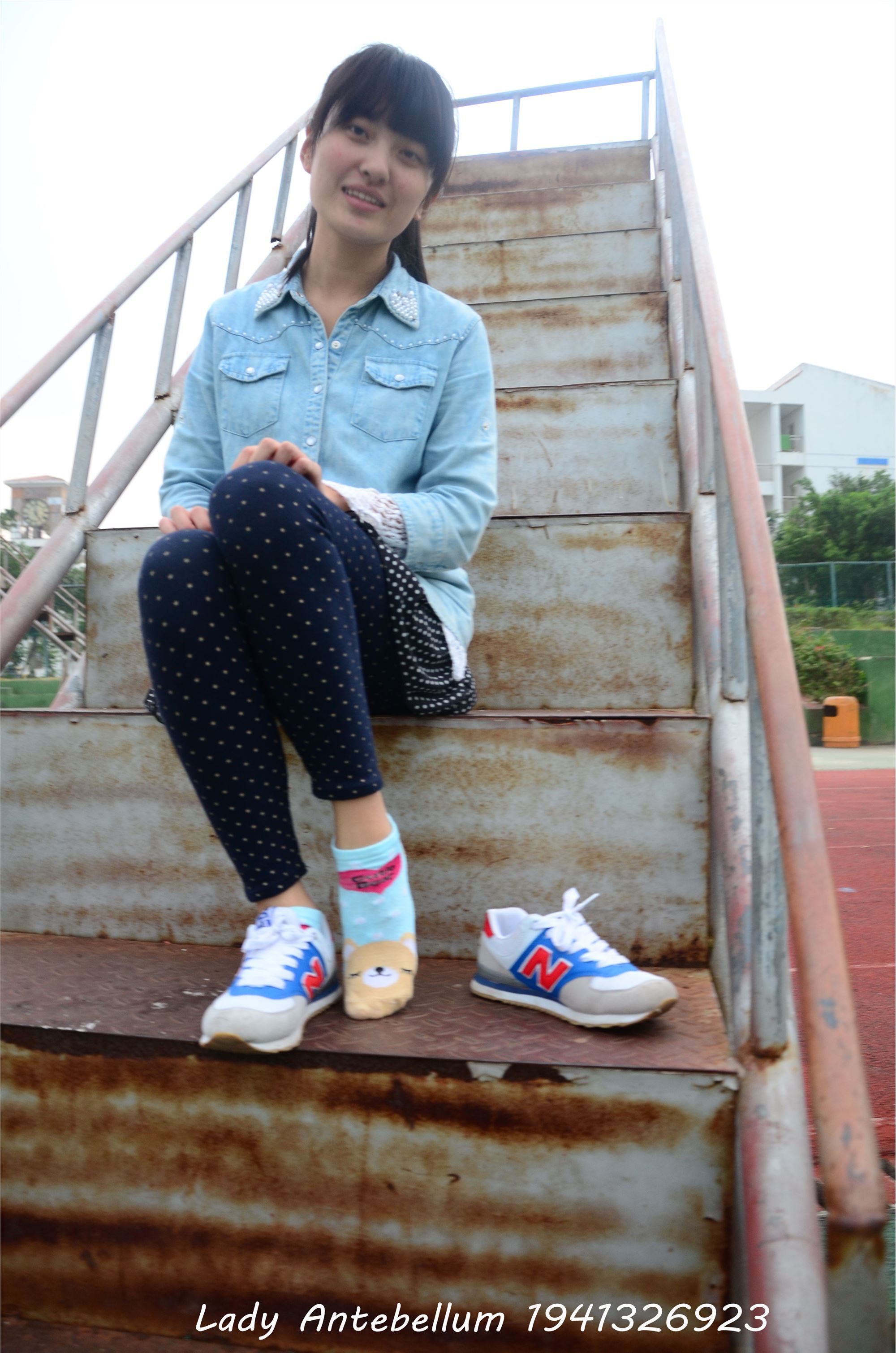 [战前女神] 恋足美腿棉袜女神级摄影套图 018