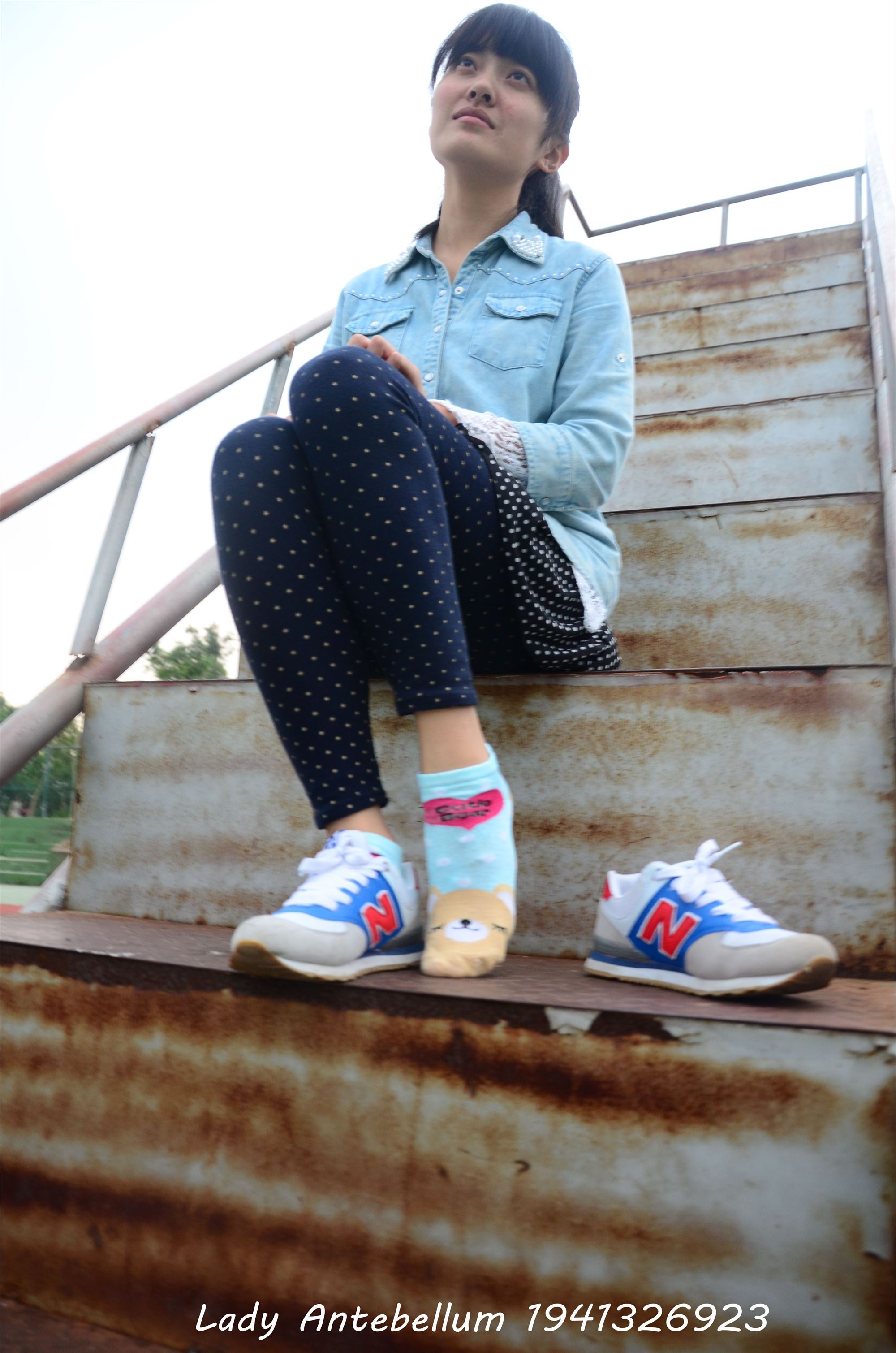 [战前女神] 恋足美腿棉袜女神级摄影套图 018