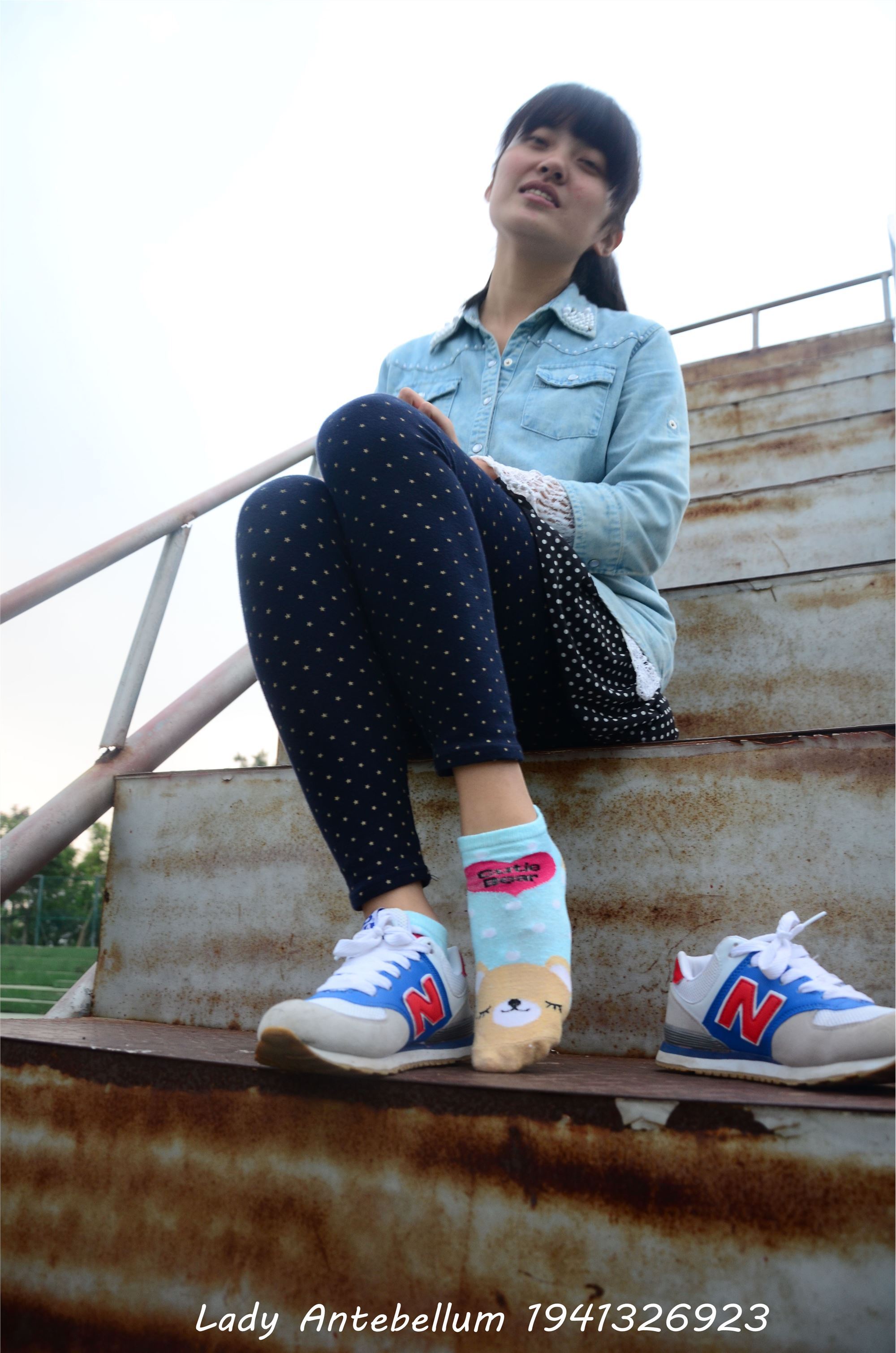 [战前女神] 恋足美腿棉袜女神级摄影套图 018