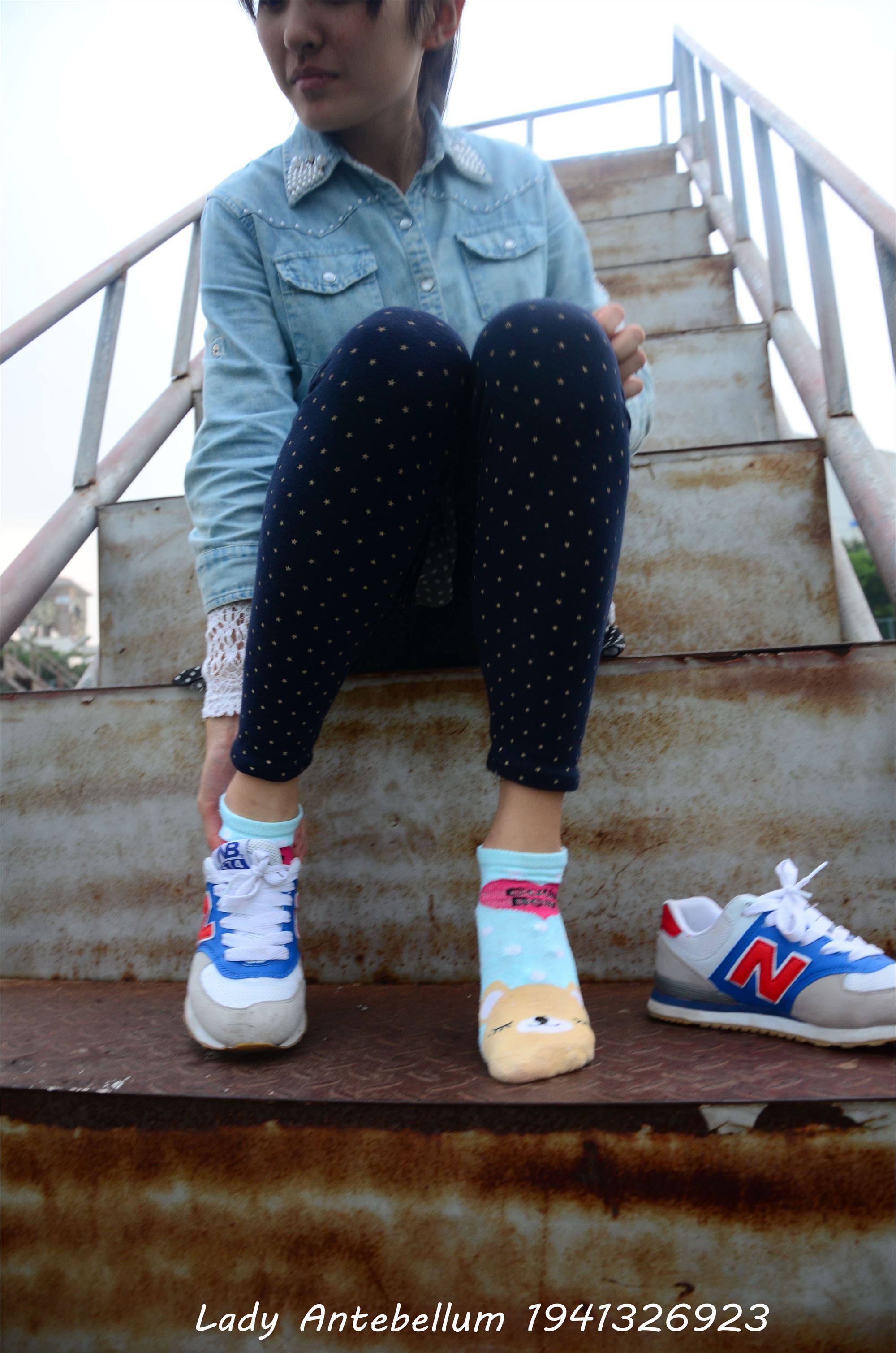 [战前女神] 恋足美腿棉袜女神级摄影套图 018