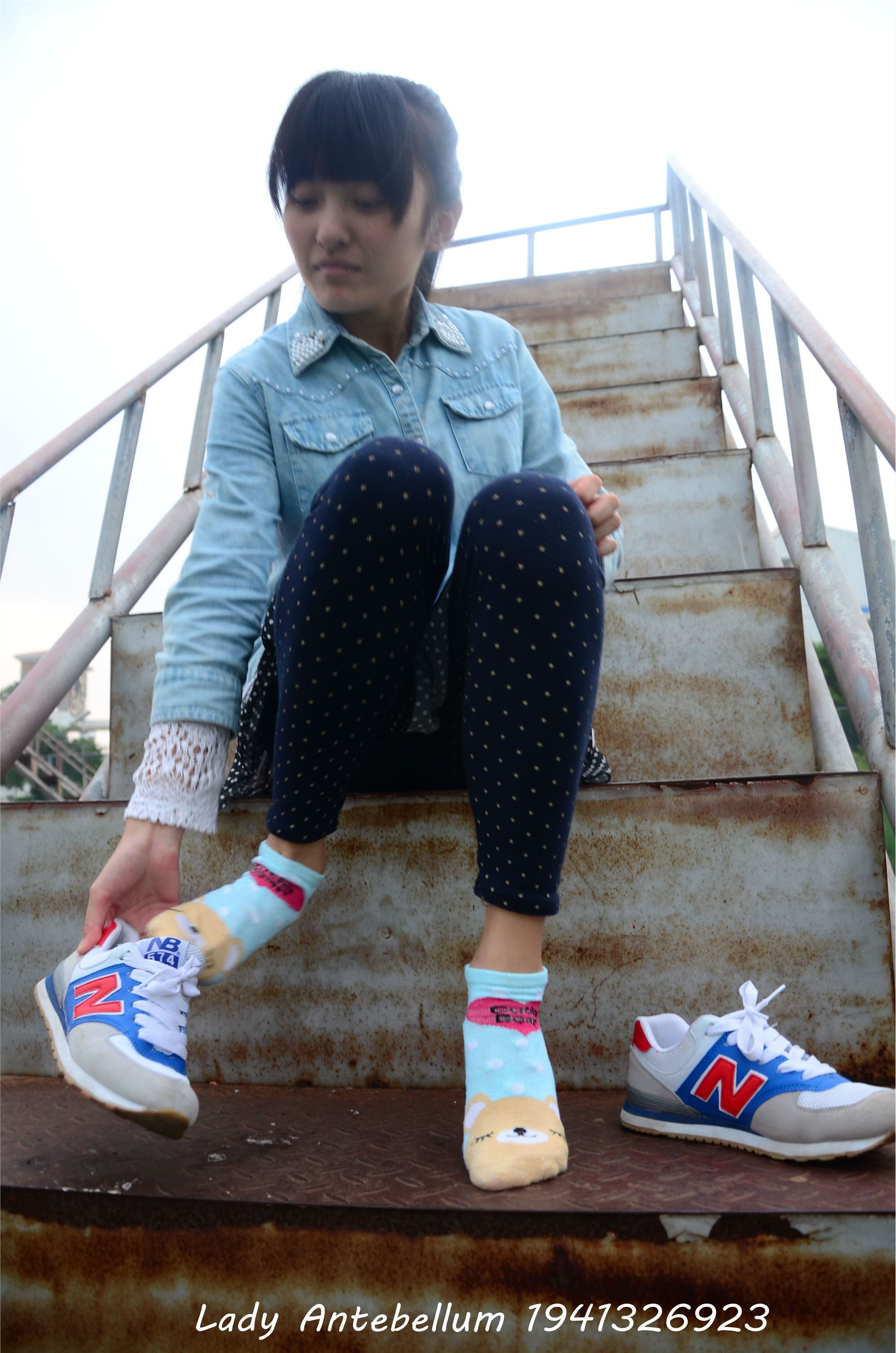 [战前女神] 恋足美腿棉袜女神级摄影套图 018