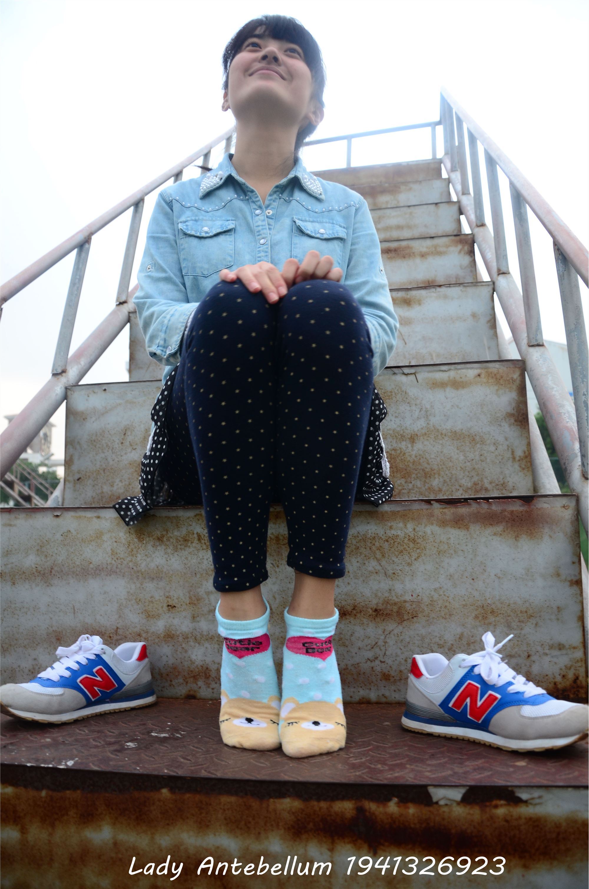 [战前女神] 恋足美腿棉袜女神级摄影套图 018