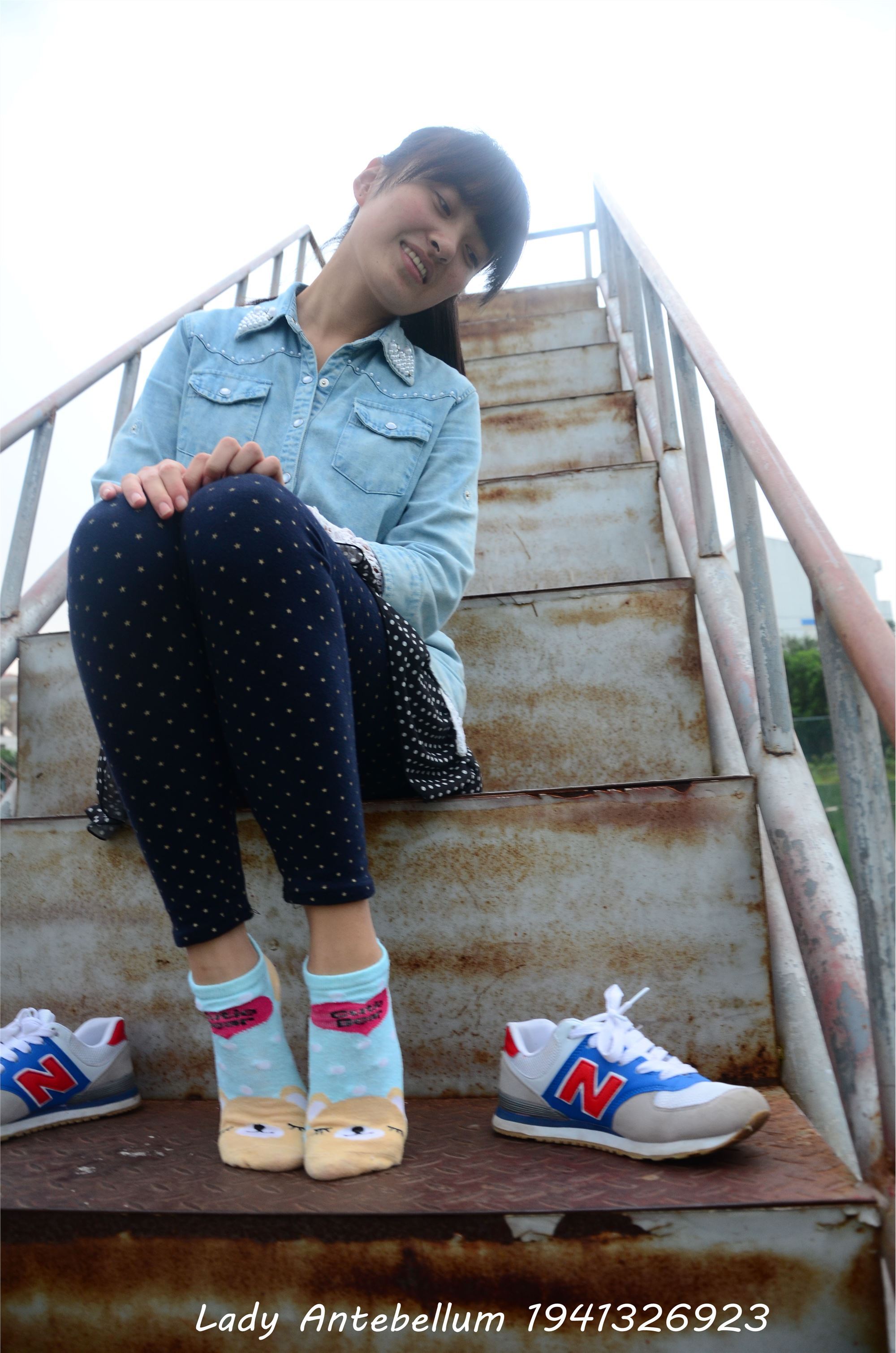 [战前女神] 恋足美腿棉袜女神级摄影套图 018