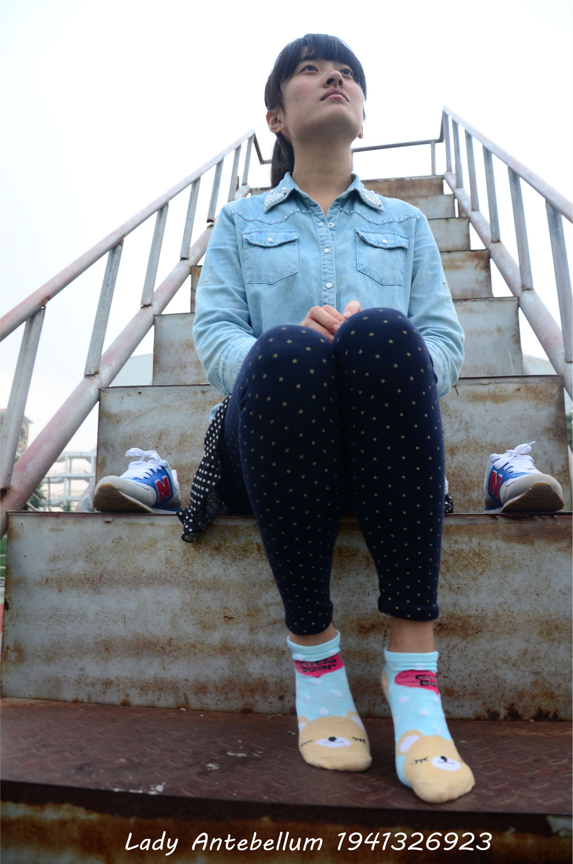 [战前女神] 恋足美腿棉袜女神级摄影套图 018