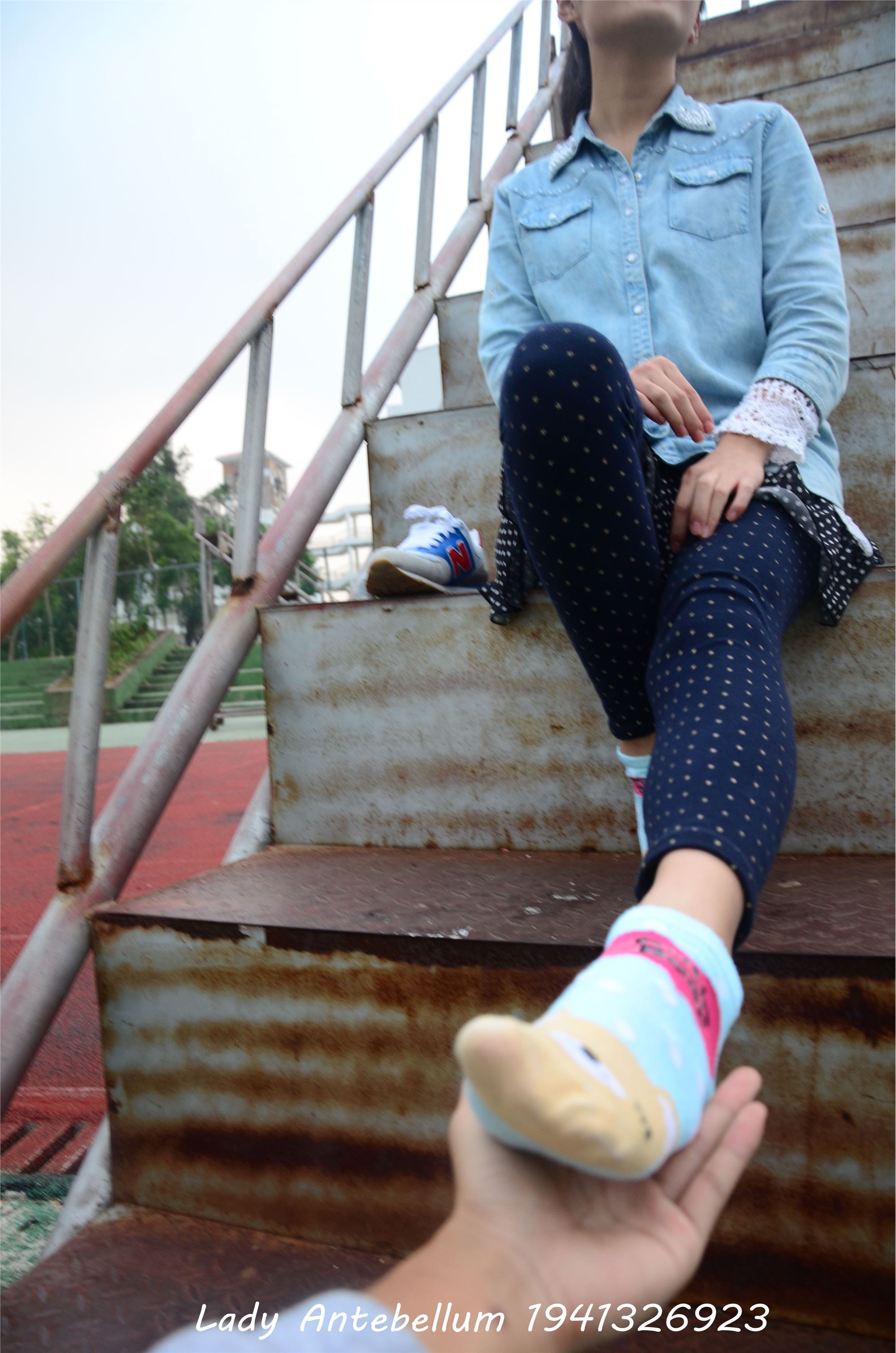 [战前女神] 恋足美腿棉袜女神级摄影套图 018