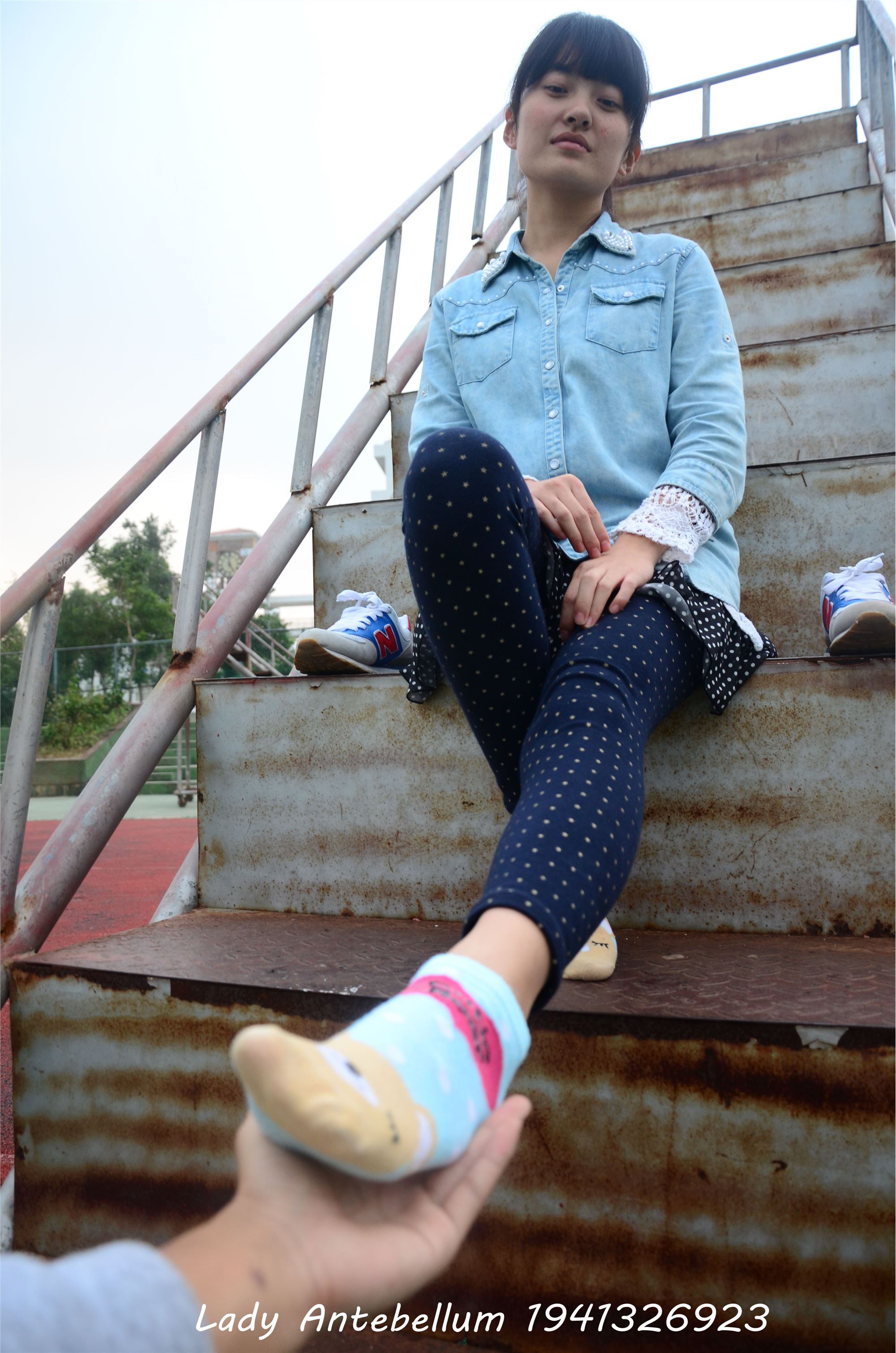 [战前女神] 恋足美腿棉袜女神级摄影套图 018