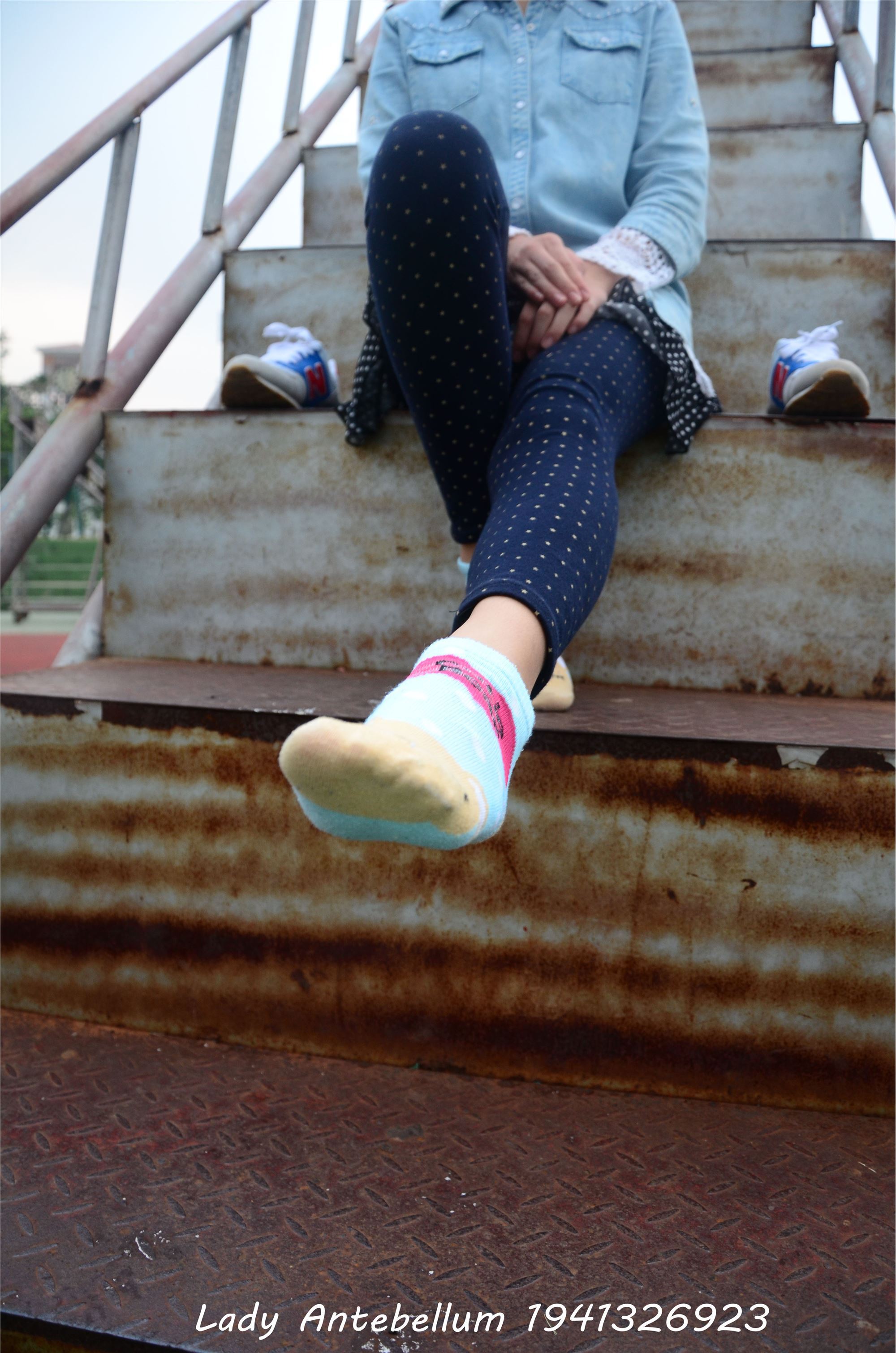 [战前女神] 恋足美腿棉袜女神级摄影套图 018