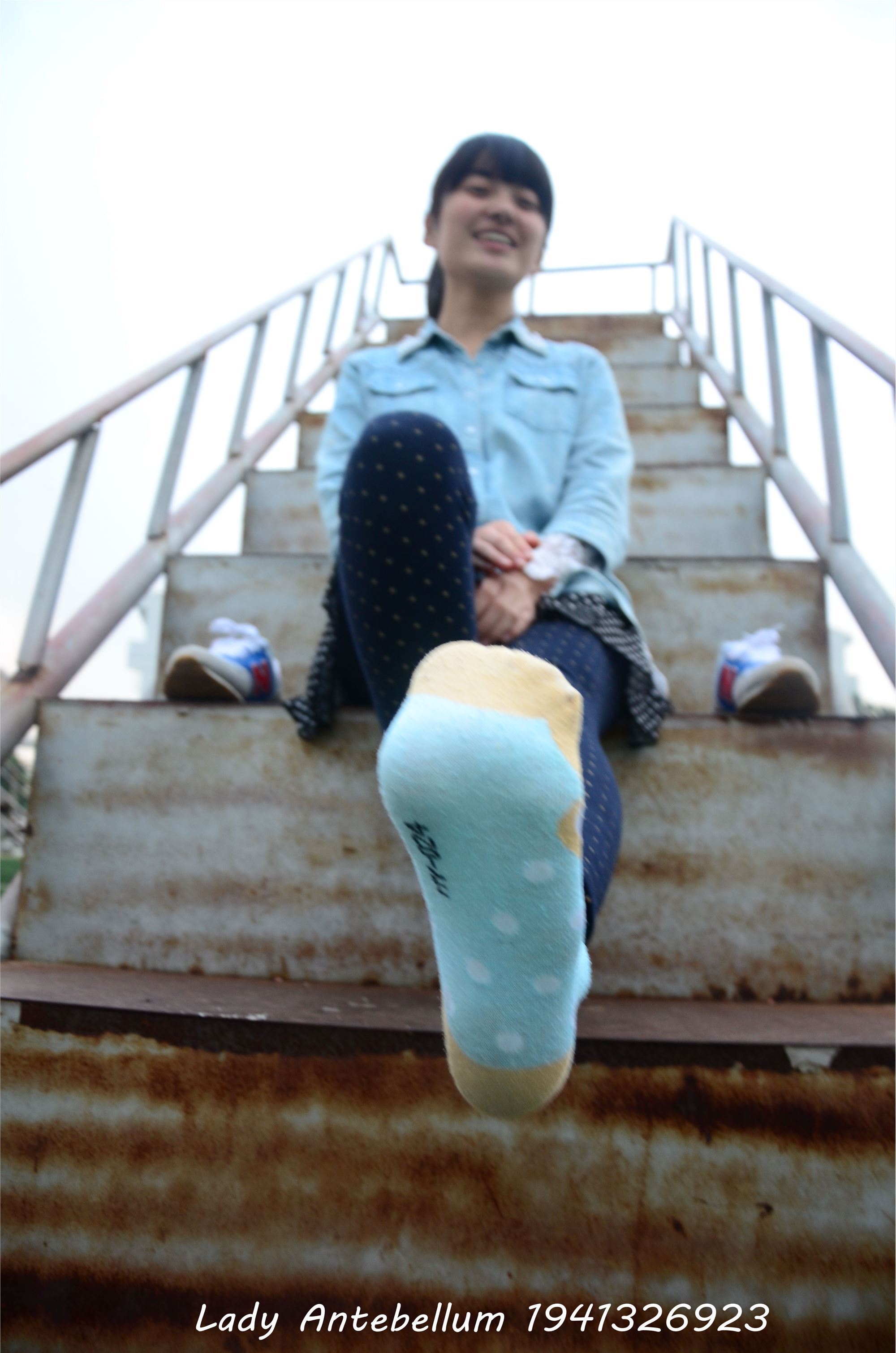 [战前女神] 恋足美腿棉袜女神级摄影套图 018