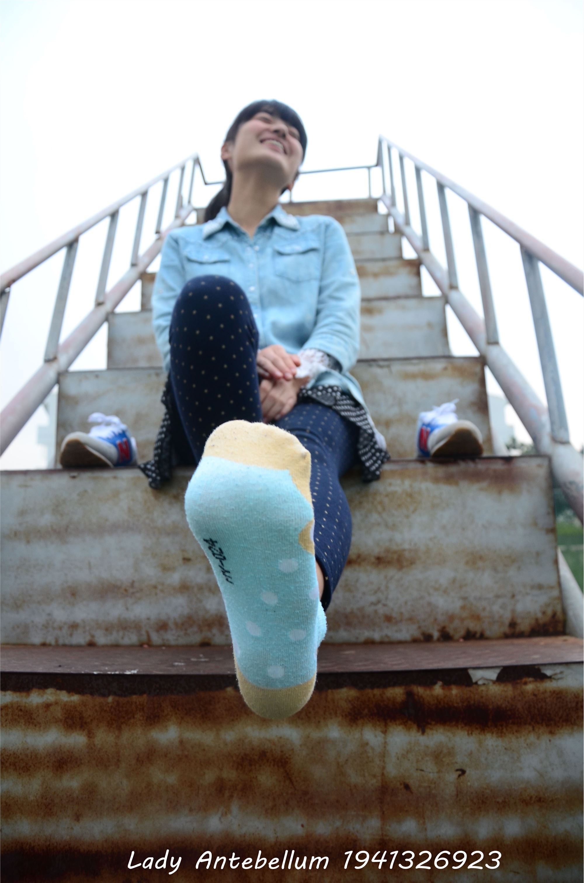 [战前女神] 恋足美腿棉袜女神级摄影套图 018