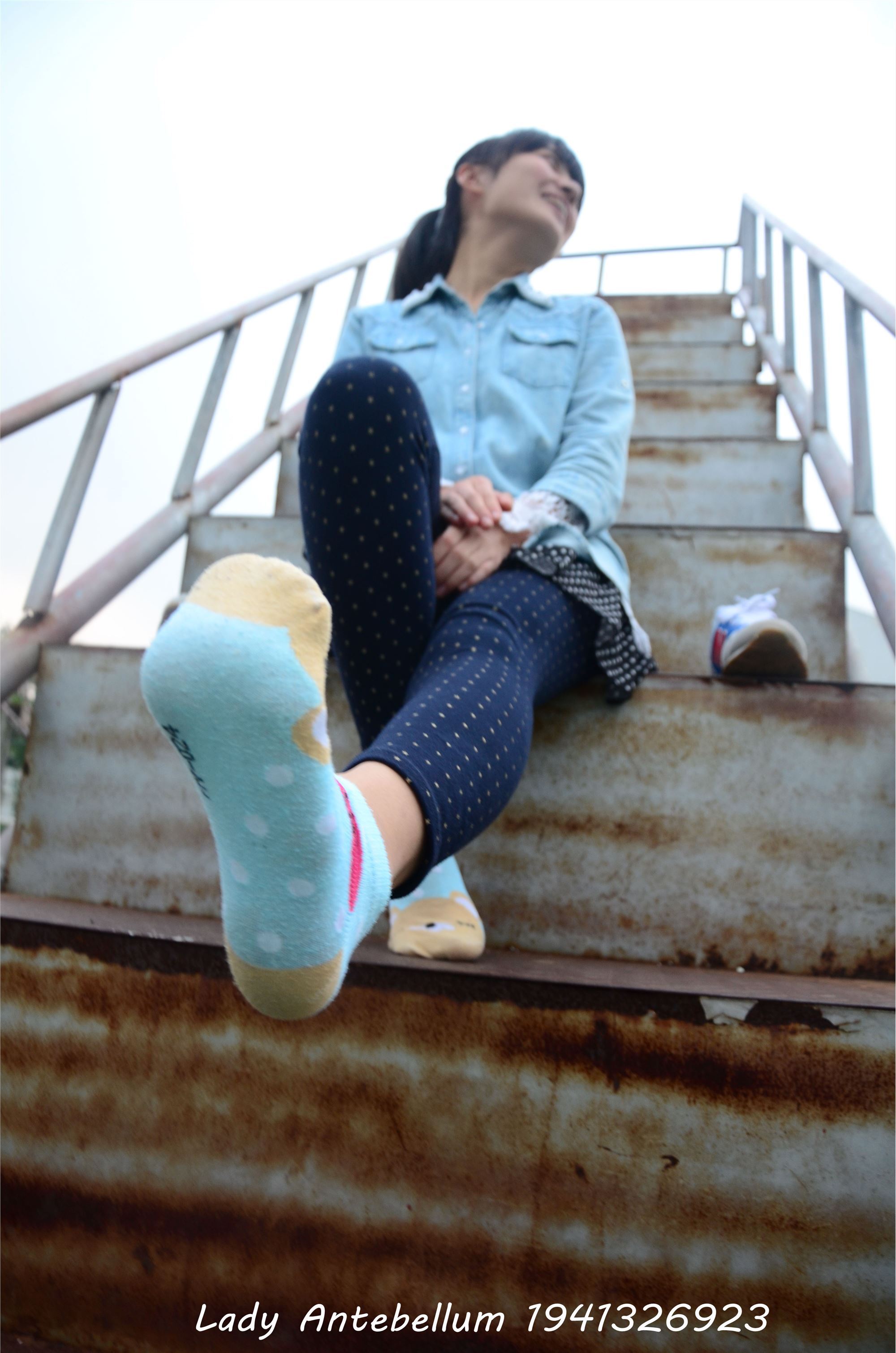 [战前女神] 恋足美腿棉袜女神级摄影套图 018