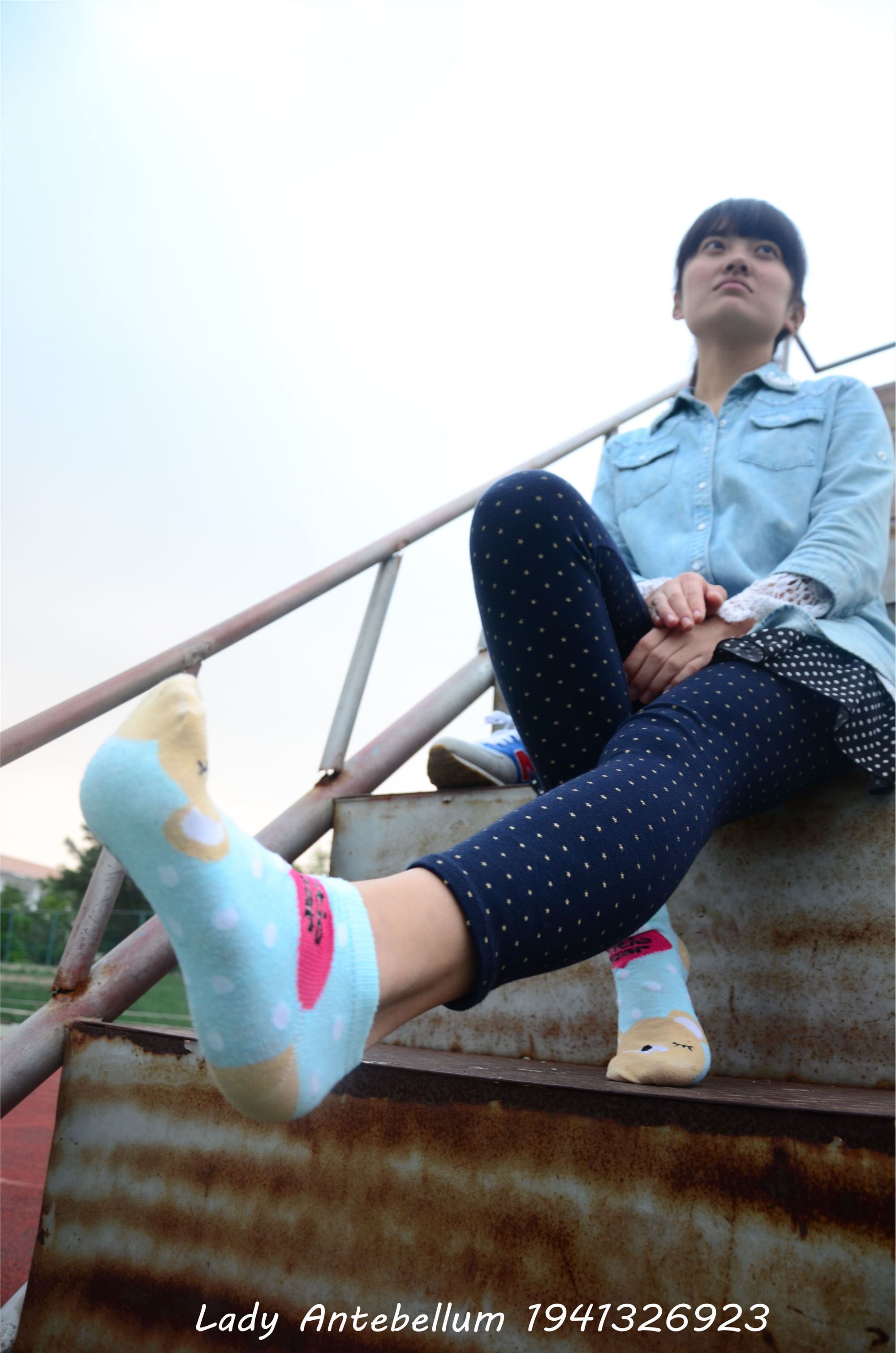 [战前女神] 恋足美腿棉袜女神级摄影套图 018