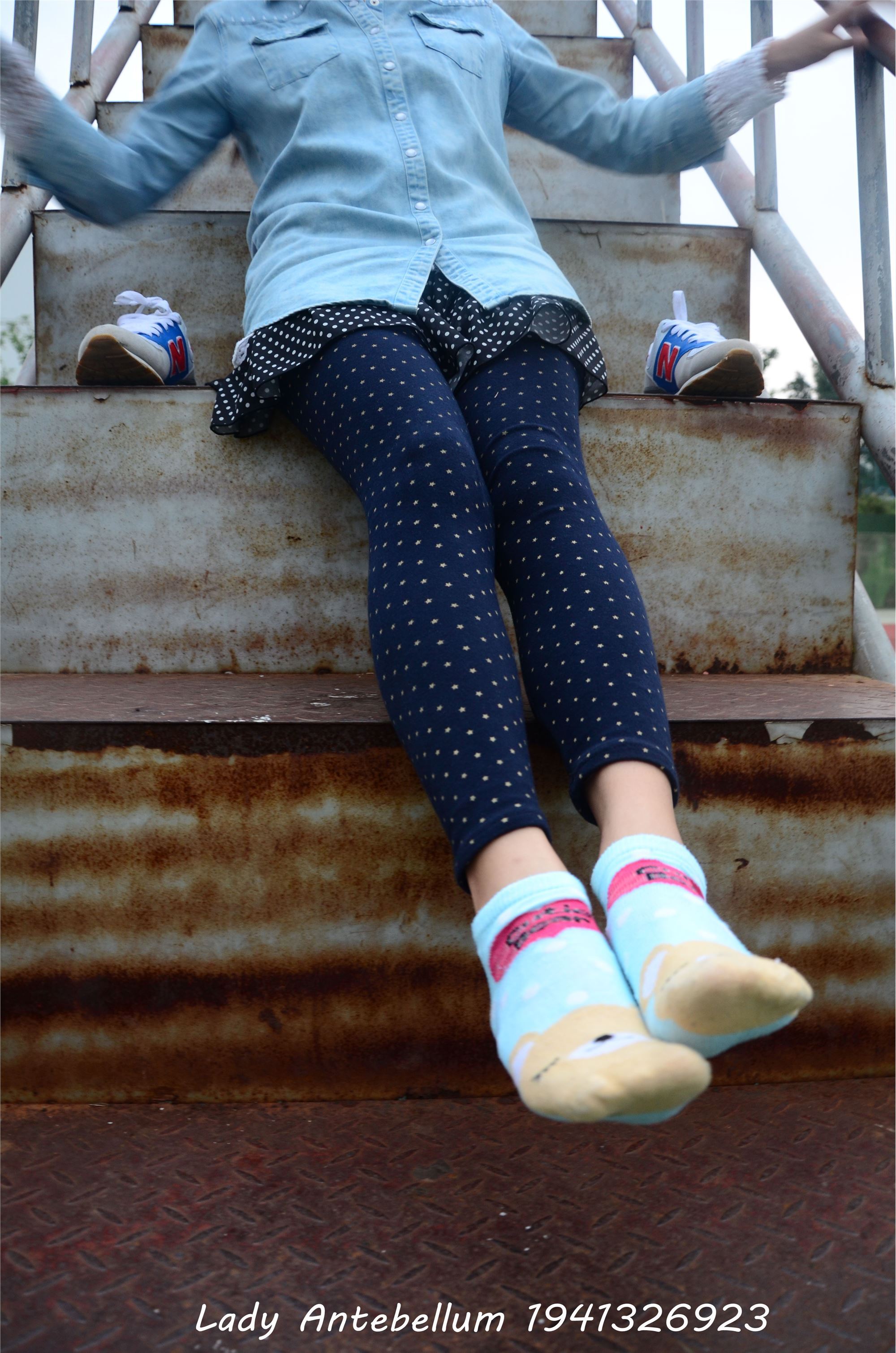 [战前女神] 恋足美腿棉袜女神级摄影套图 018