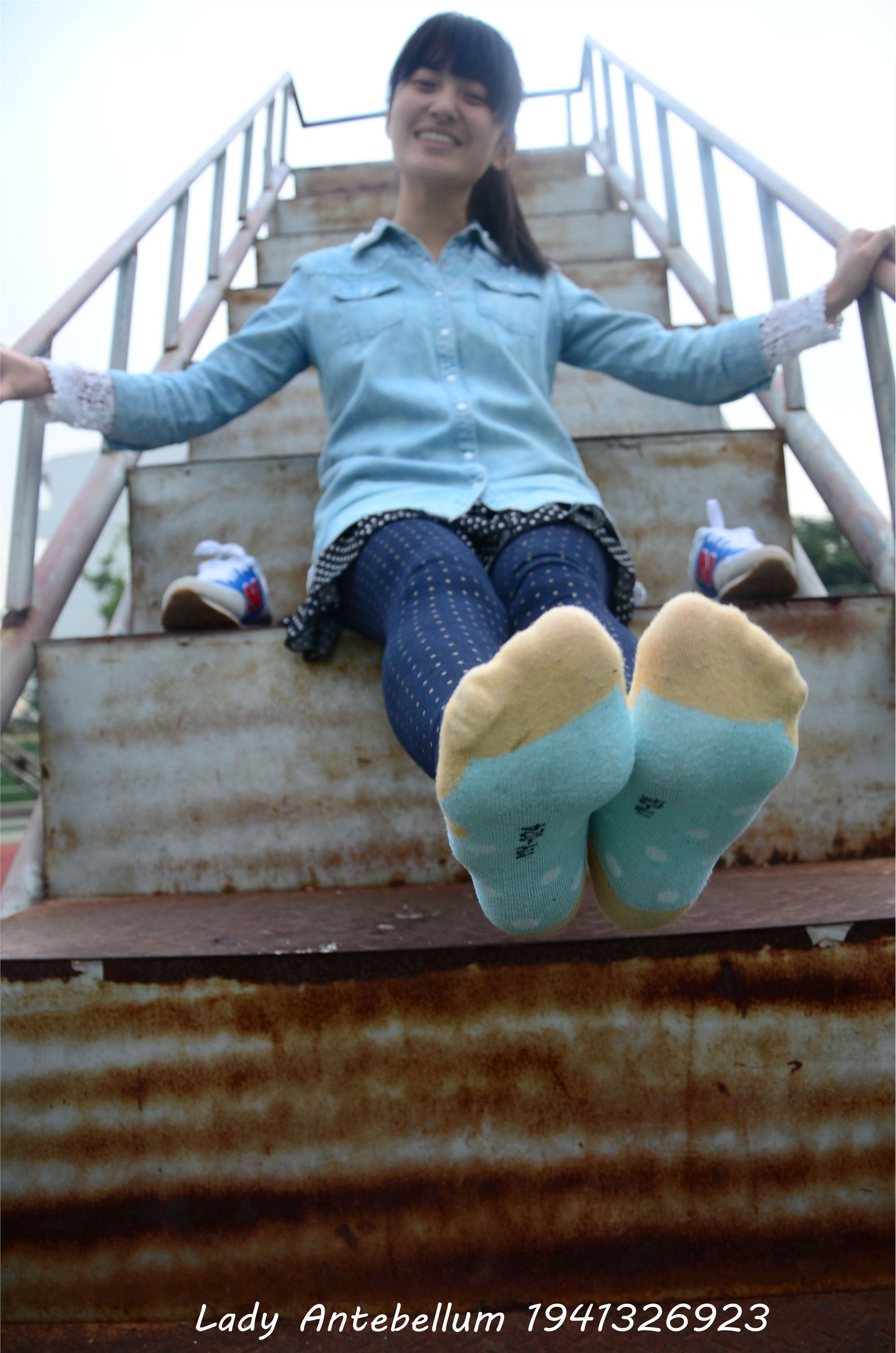 [战前女神] 恋足美腿棉袜女神级摄影套图 018