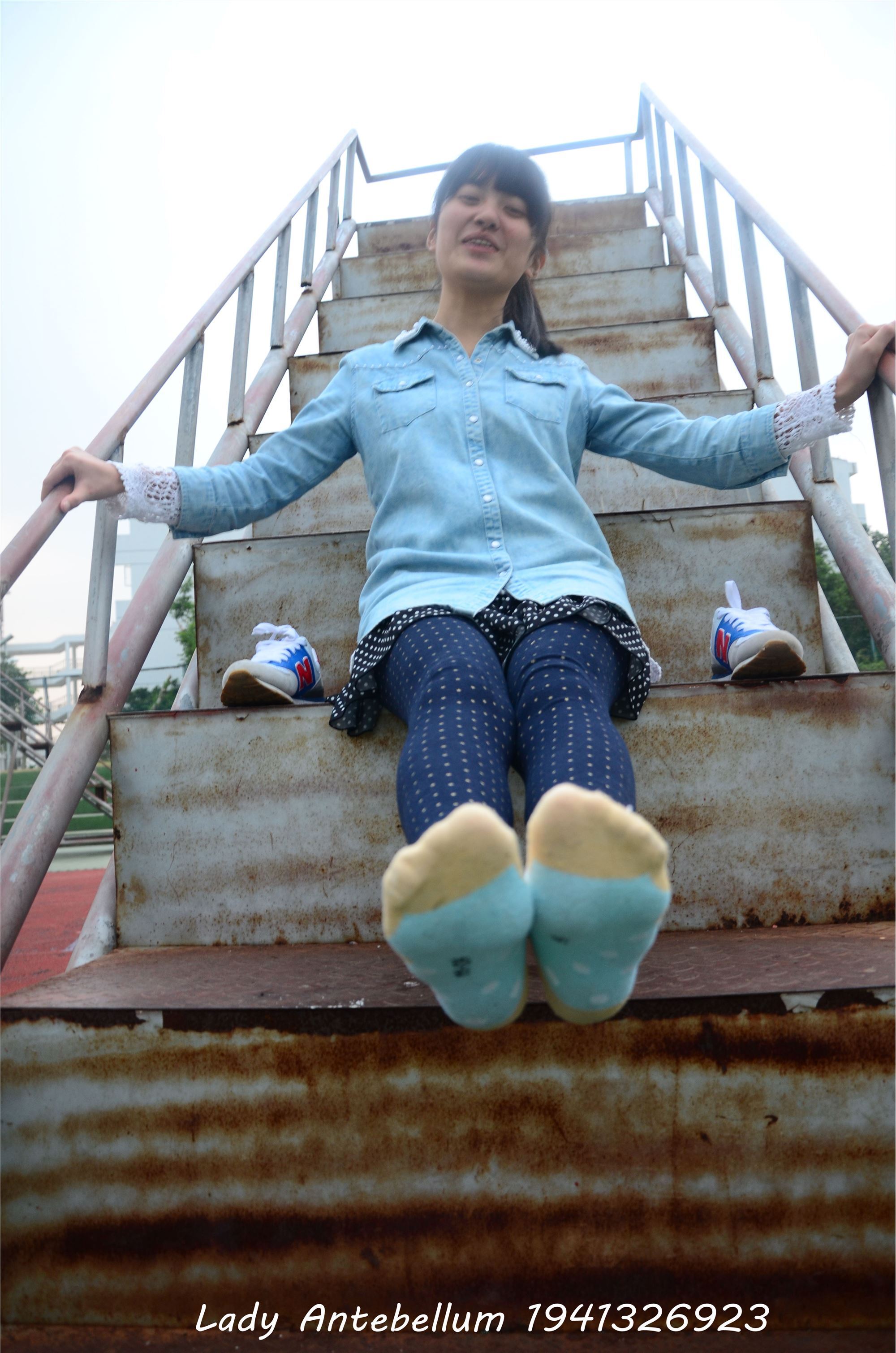 [战前女神] 恋足美腿棉袜女神级摄影套图 018