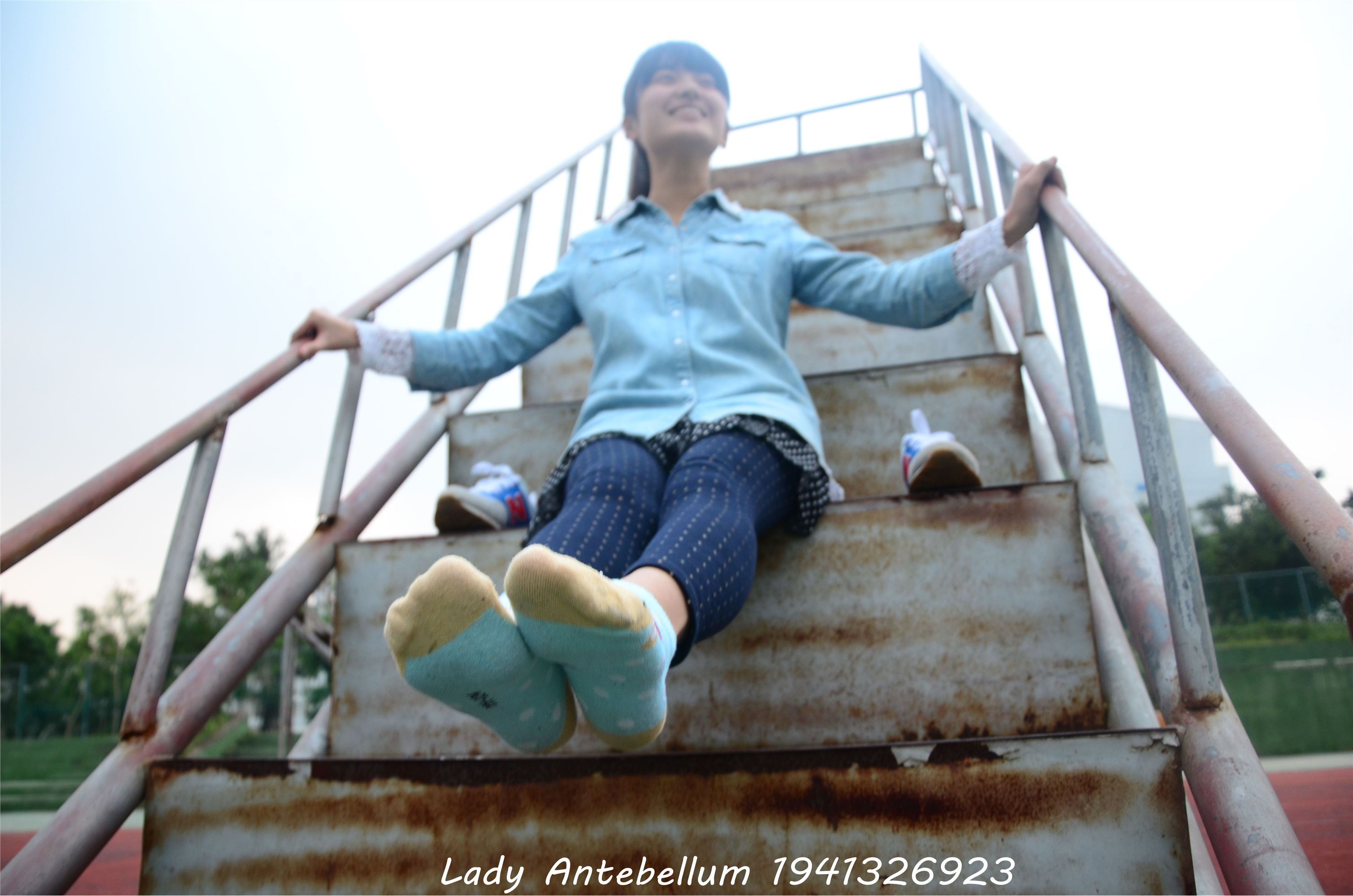 [战前女神] 恋足美腿棉袜女神级摄影套图 018