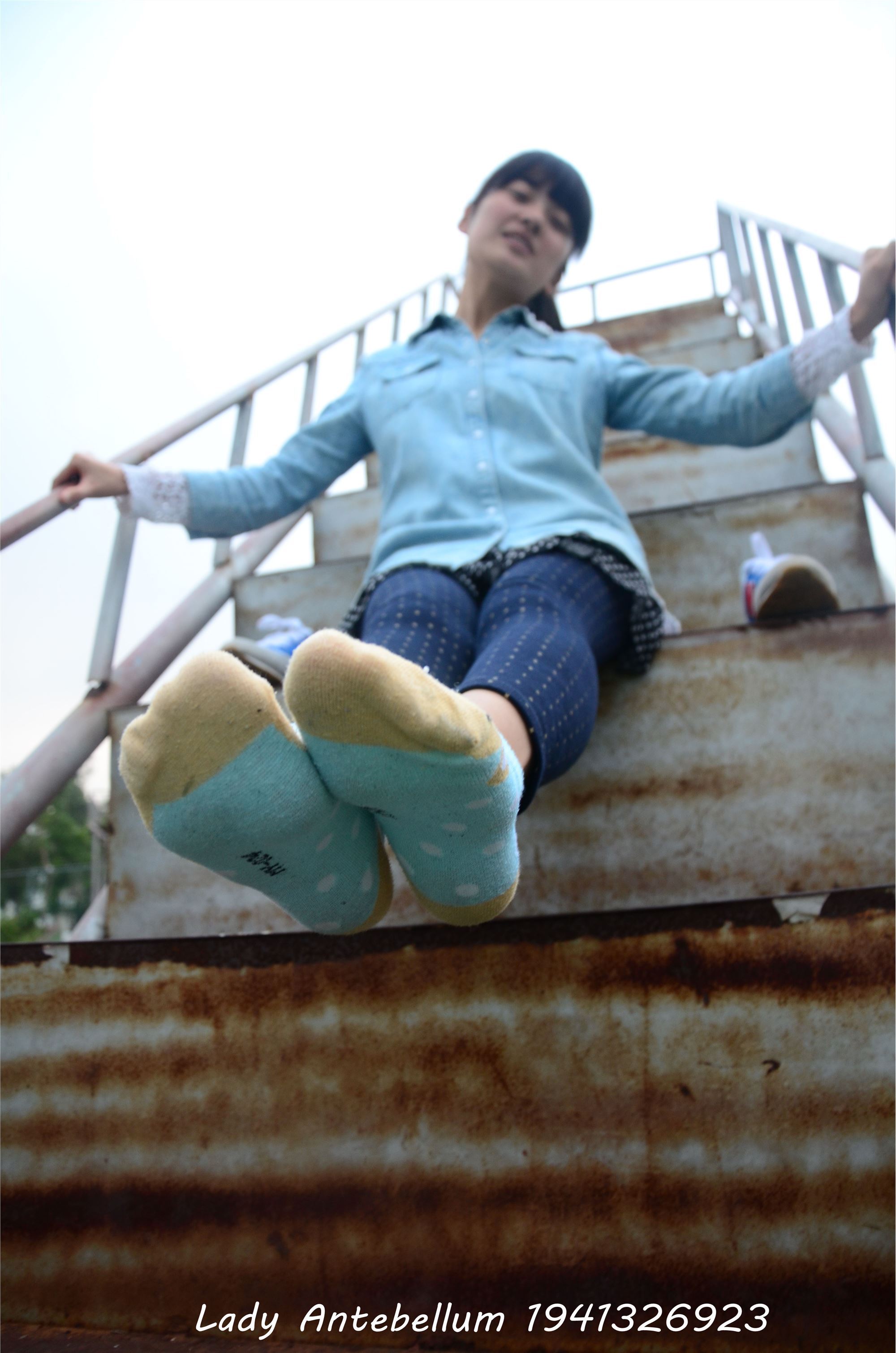 [战前女神] 恋足美腿棉袜女神级摄影套图 018